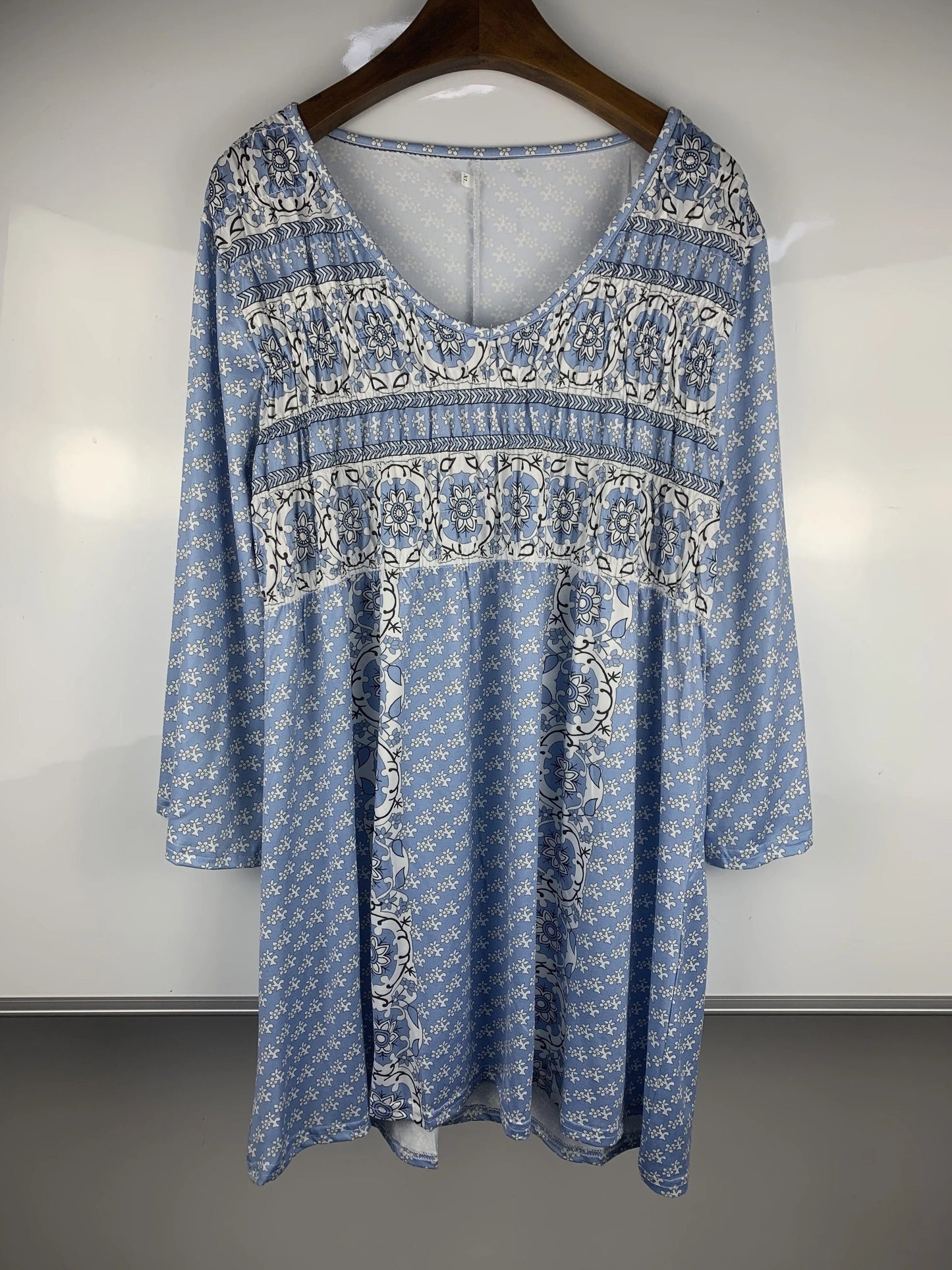 Plus Size - Plus Size - Ladies' 3/4 Sleeve Patterned Blouse - Stylish V-Neck Design, Opaque Material, Washable in Machine, Ideal for Everyday Use