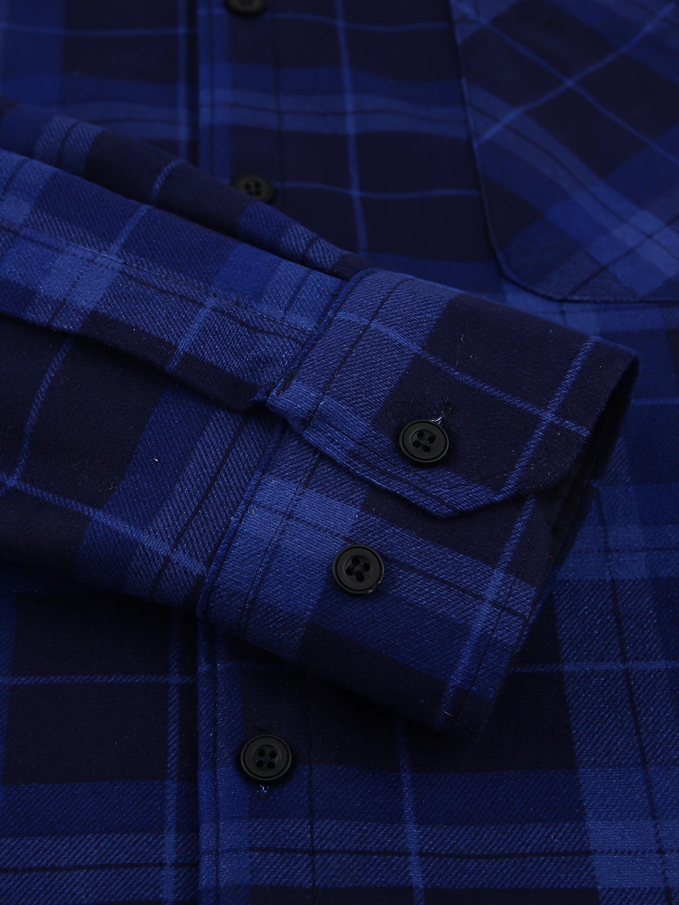 Men's Winter Flannel Plaid Shirt - Thick Warm Fleece-Lined Long Sleeve with Dual Chest Pockets, Casual Button-Up Collar for Cold Weather, Wrinkle-Resistant Soft Plaid Pattern in Navy/Red, Winter Clothes for Men, Mens Winter Clothes
