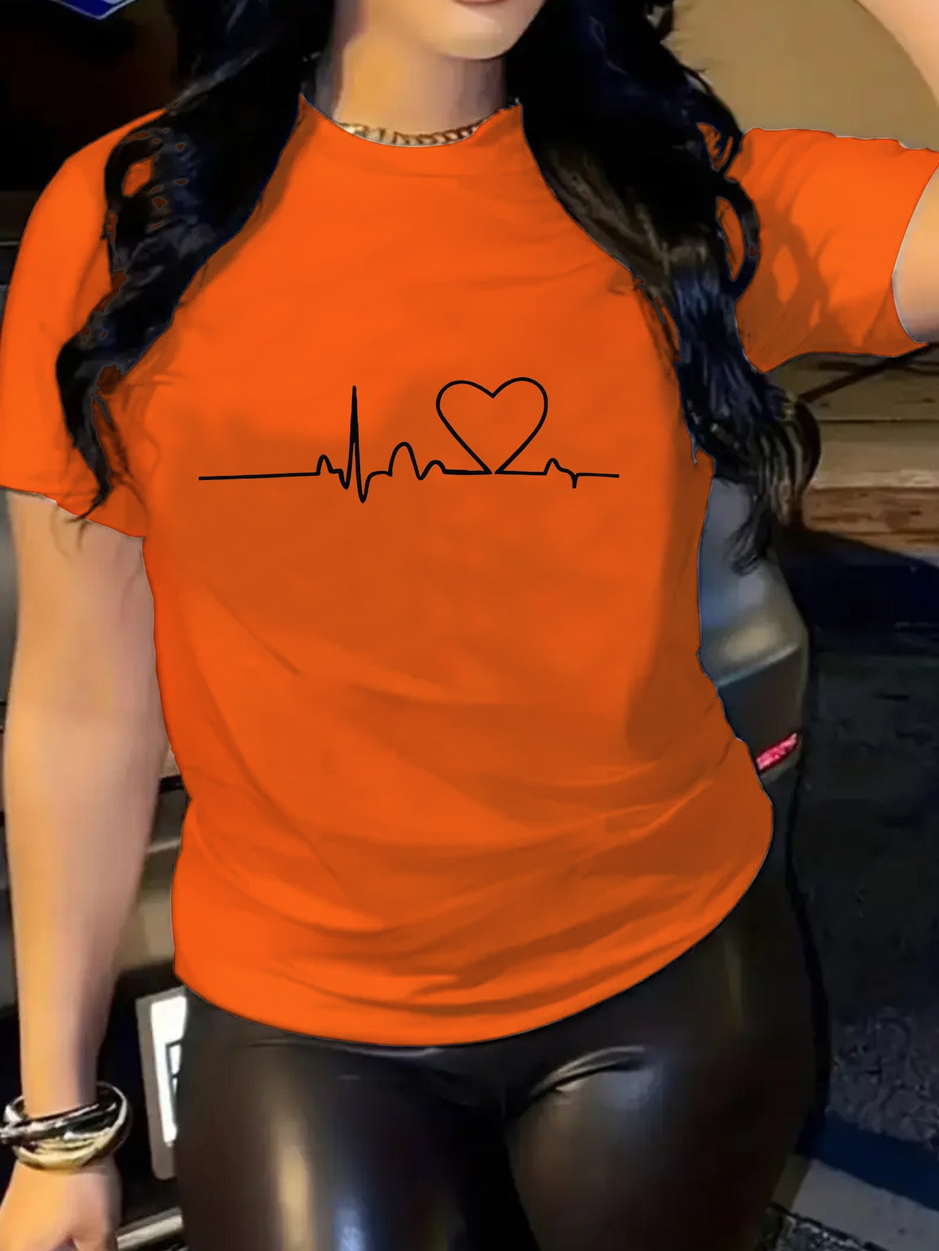 A Single Piece, Delivered Locally, a Stylish And Casual Women'S T-Shirt for Summer Featuring a Trendy Pattern