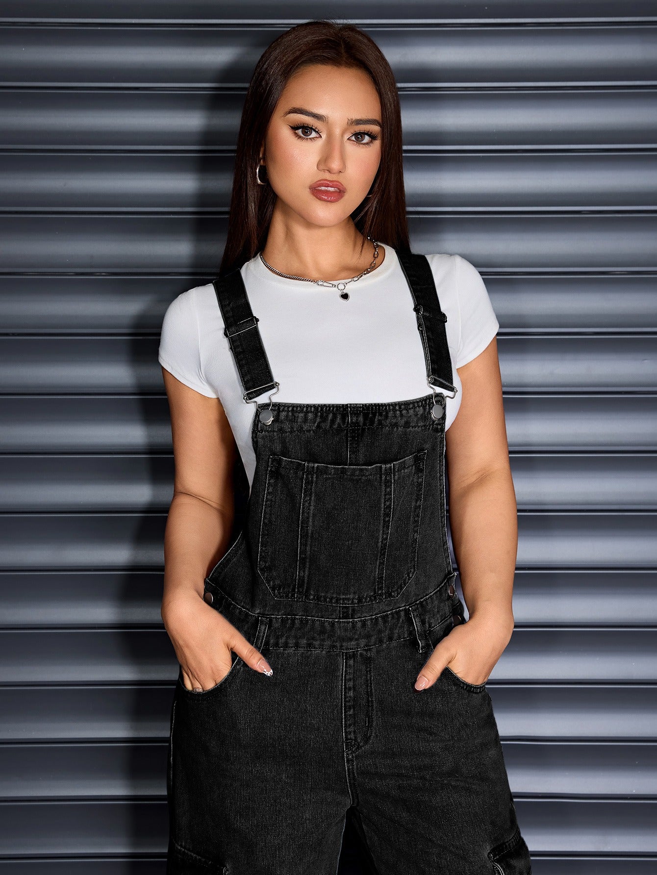 Women'S Denim Wide-Leg Cargo Jumpsuit with a Loose Fit, Baggy Design, And Adjustable Straps