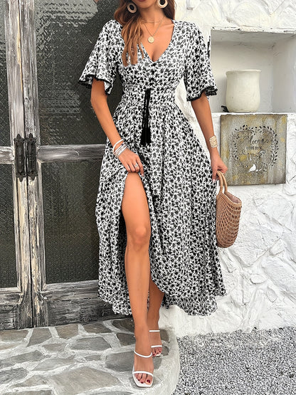 Women's V-neckline Is Elegantly Printed, And The Atmosphere Is Tasseled Dress