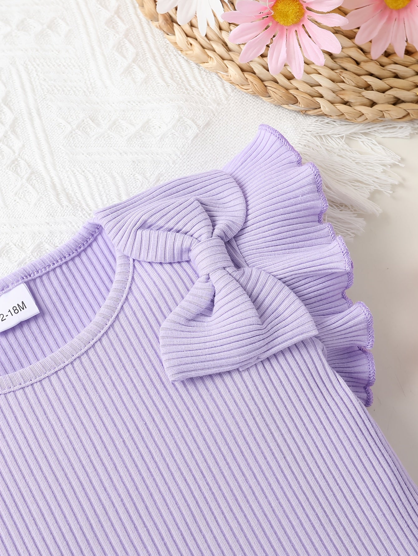 A Charming Two-Piece Outfit Featuring Delightful Details for Young Girls, Including a Ruffled Top with Butterfly Bows And Butterfly-Patterned Shorts, Perfect for Summer Outings And Festive Occasions, for Outdoor