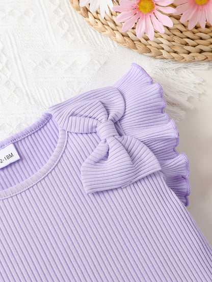 A Charming Two-Piece Outfit Featuring Delightful Details for Young Girls, Including a Ruffled Top with Butterfly Bows And Butterfly-Patterned Shorts, Perfect for Summer Outings And Festive Occasions, for Outdoor