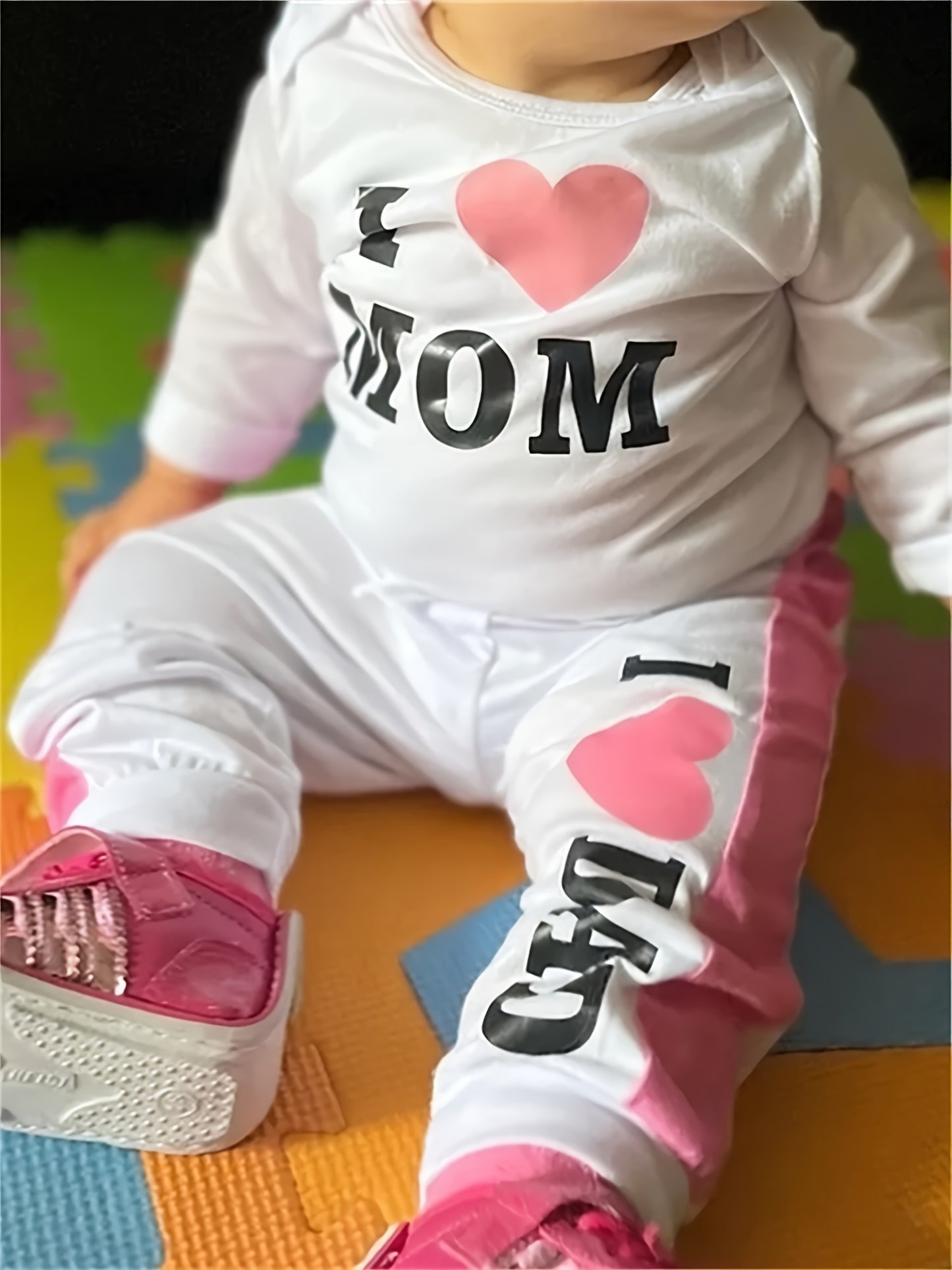 KuKitty Newborn Baby Girl Clothes Infant Girls 2pcs Outfit Set I Love Dad/Mom Print Bodysuit Tops And Pants, Perfect for Outdoor