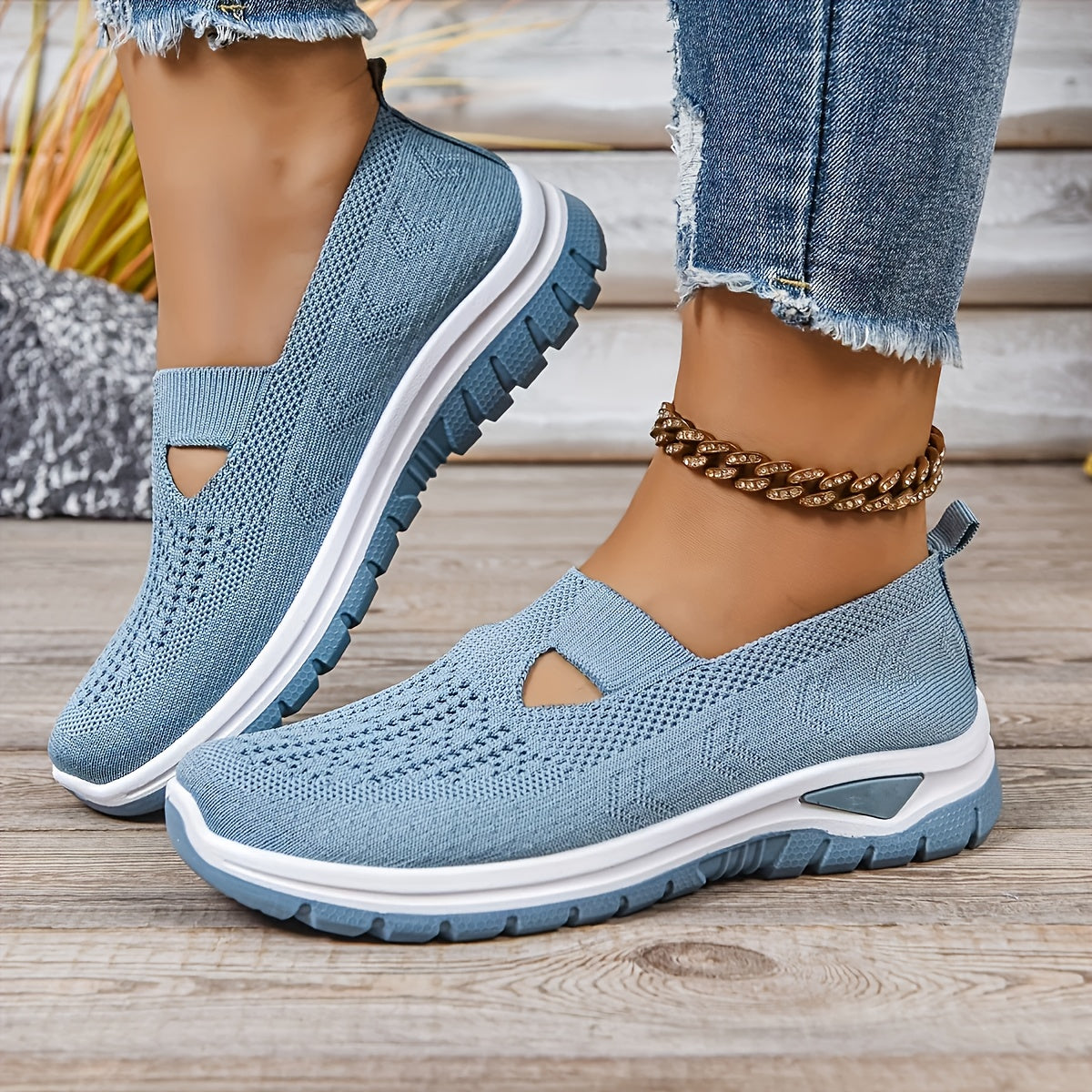 Ladies' Sneakers, One-Pedal Shoes Designed for Comfort. These Casual Footwear Options Are Perfect for The Beach, Vacations, Camping, And Everyday Use, Ideal for Summer. Featuring a Casual Design And a Mesh Upper, These Women'S Sneakers Are a Great C