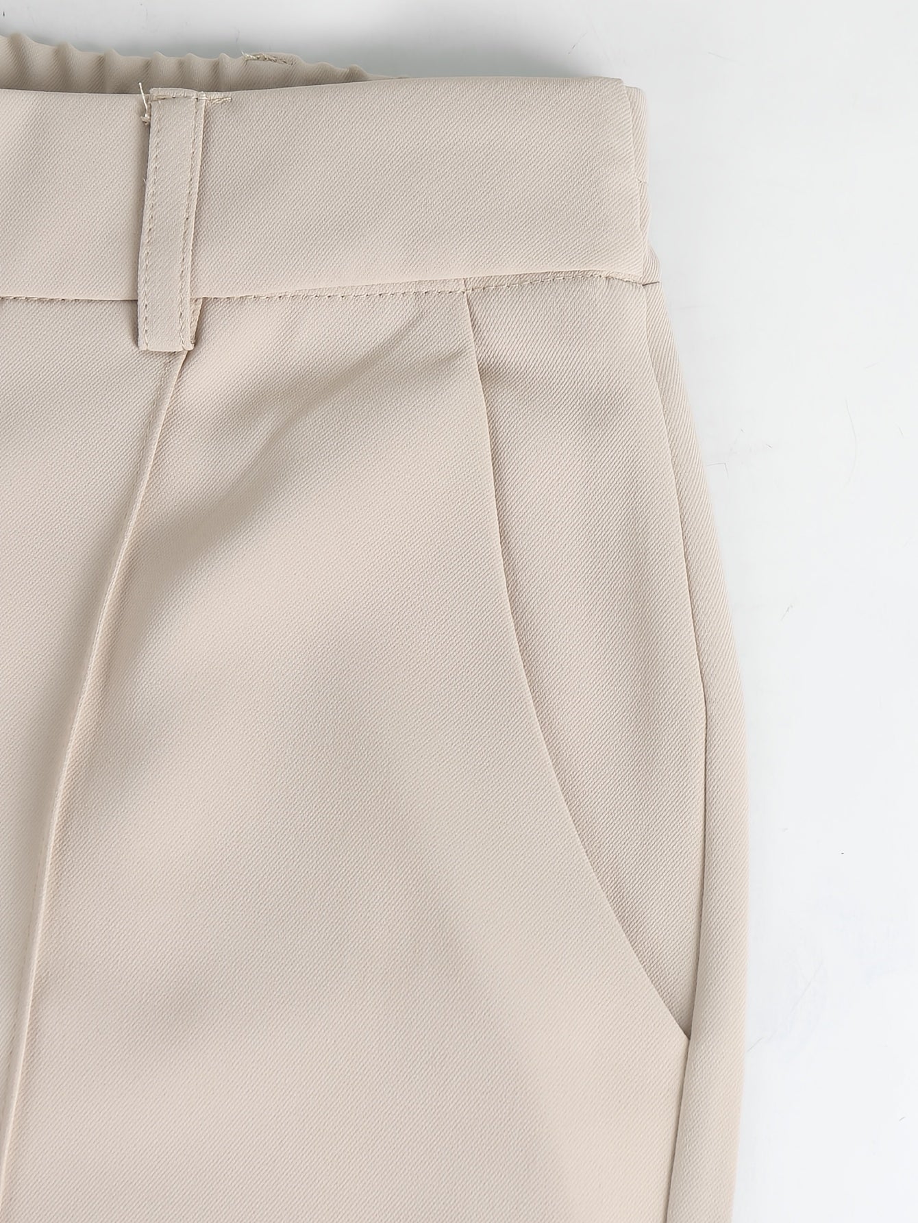 Elegant Women's Wide-Leg Pants with Drape Office-casual Trousers Featuring A Flattering Silhouette Suitable for Both Formal And Casual Attire. A Versatile Wardrobe Essential.