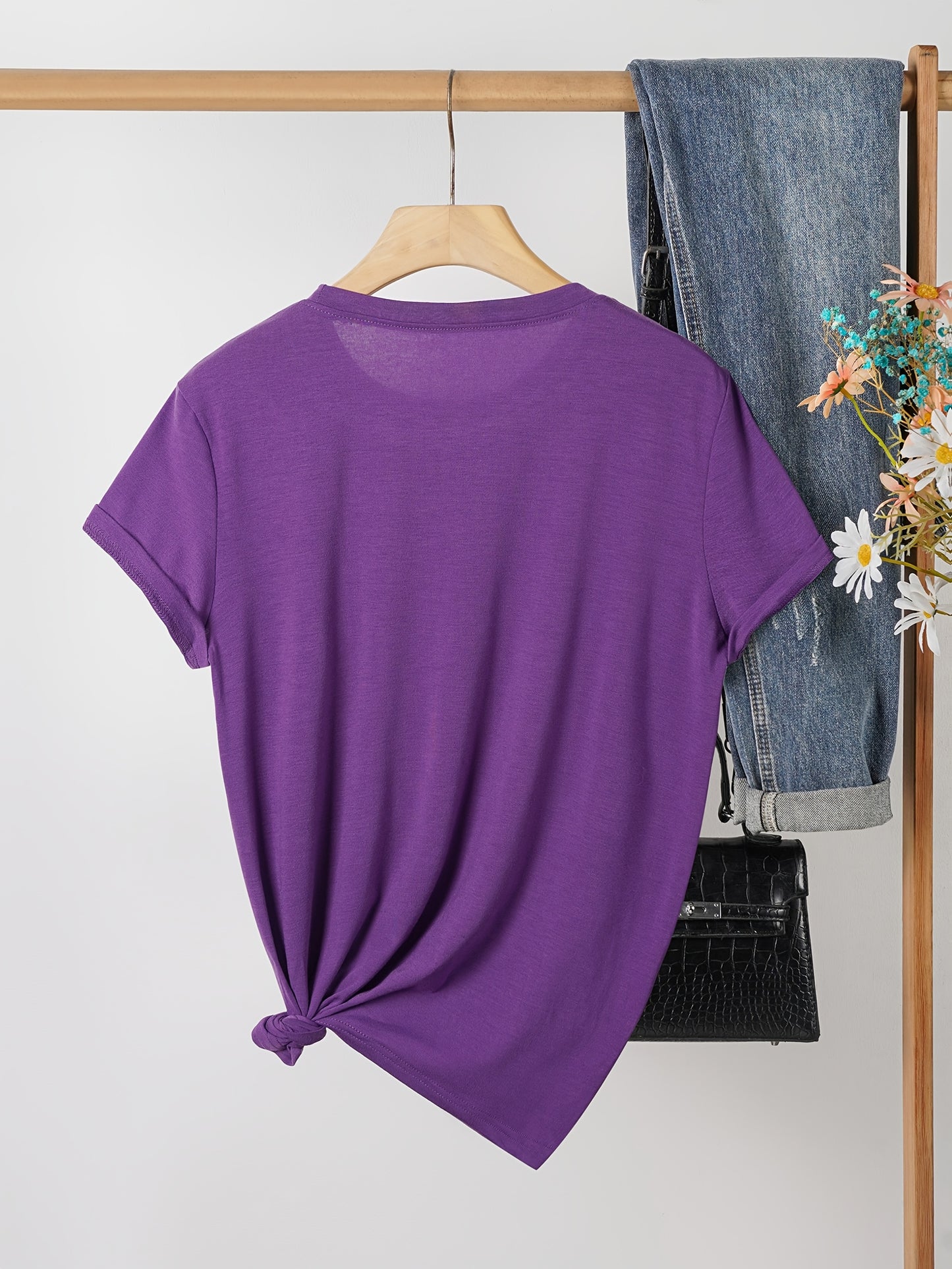 Women's Casual T-shirt, Chic Butterfly Pattern Print T-shirt - Rose Elements, Gifts, Casual Crew Neck Top - Breathable, Light and Comfortable, Suitable for Spring and Summer Wardrobes