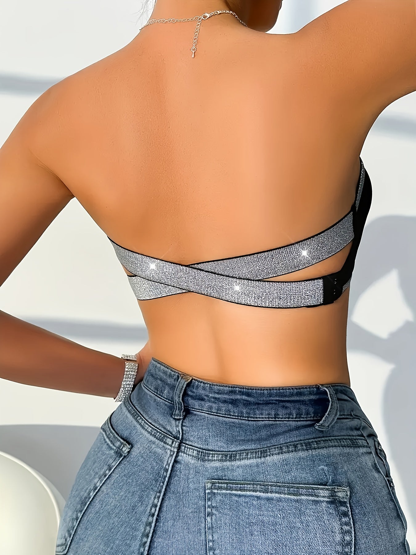 Bralette with No Straps, Back Cross-tie, And Push-up Support for Women, Without A Steel Underwire.