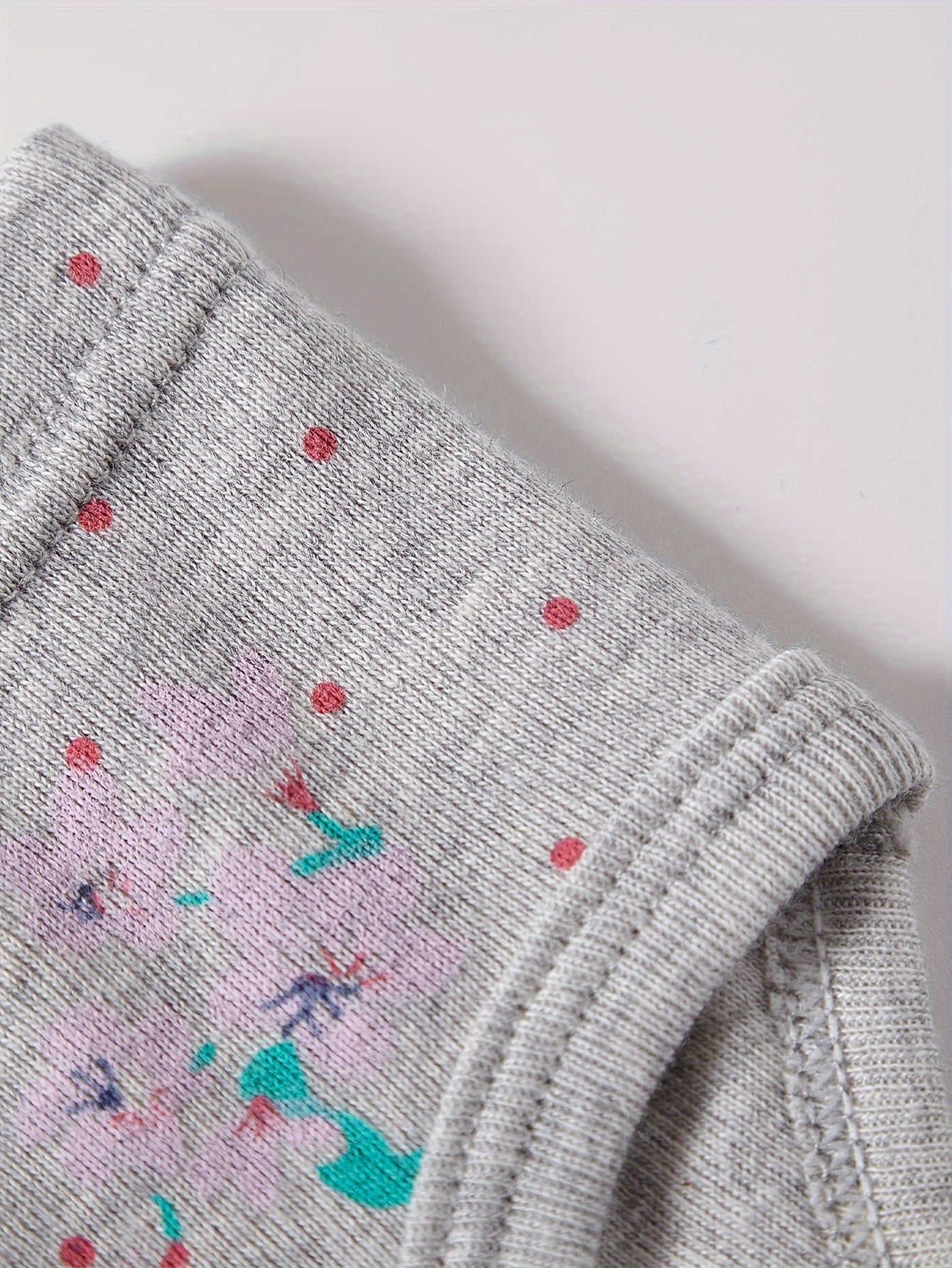 A Dozen Sets of Soft And Airy Girls' Underwear Featuring Designs Like Dolphins, Unicorns, Dancing Girls, Foxes, Balloons, Castles, Stripes, Flowers, Pegasus, And More, Perfect for Both Kids And Children