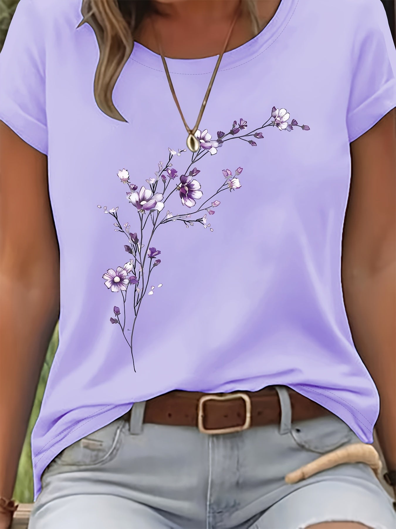 This Short-sleeved T-shirt Features A Purple Floral Print with A Horizontal Branch Pattern. It Has A Regular Fit And A Round Neck, Making It A Suitable Gift for Spring/summer. Perfect for Outdoor Casual Wear