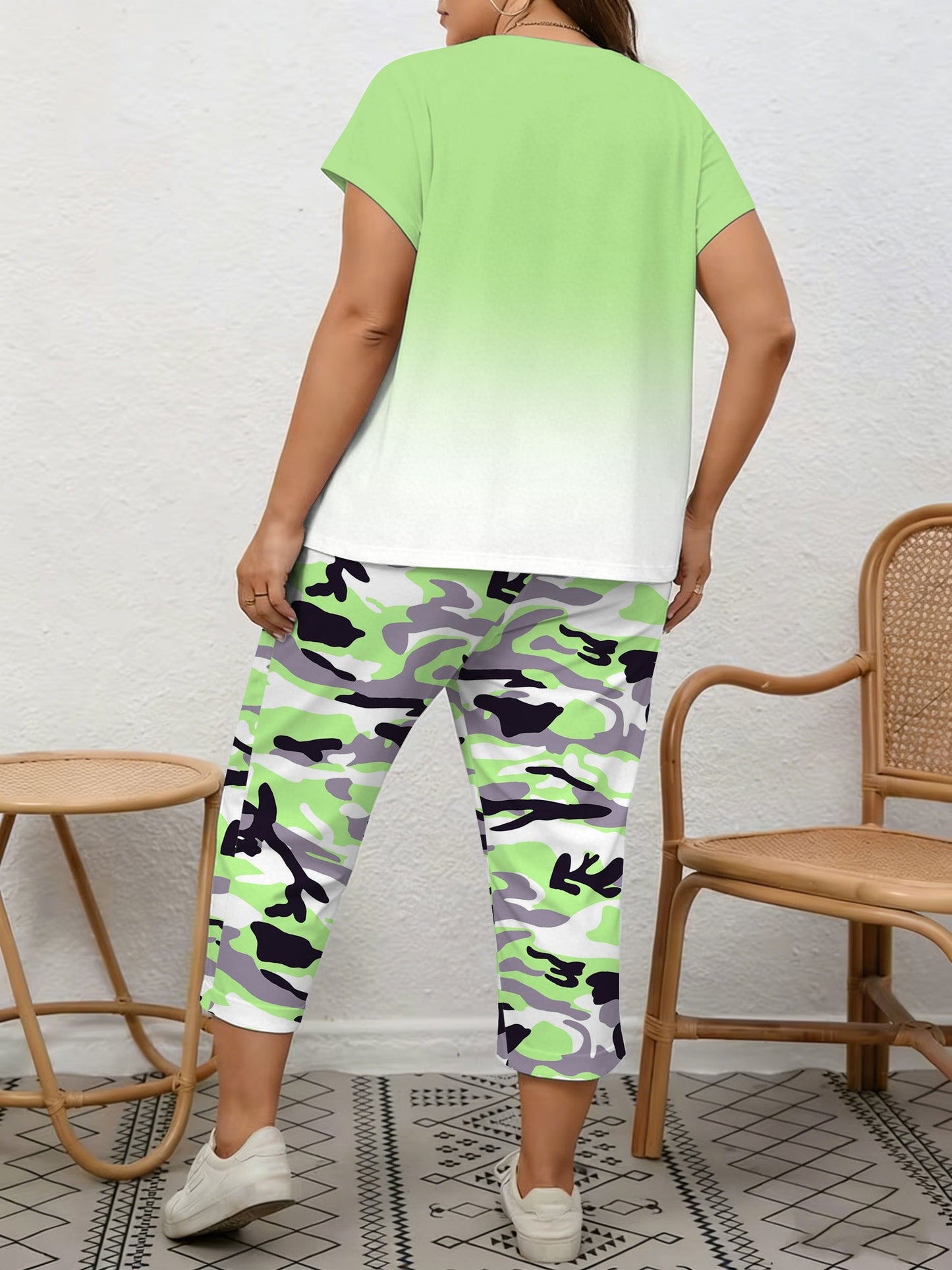 Plus Size, Spring/Summer Plus Size Women's 2pcs Set, Gradient Print And Queen Print, Round Neck Top with Capri Pants, Suitable for Home, Leis And Outings