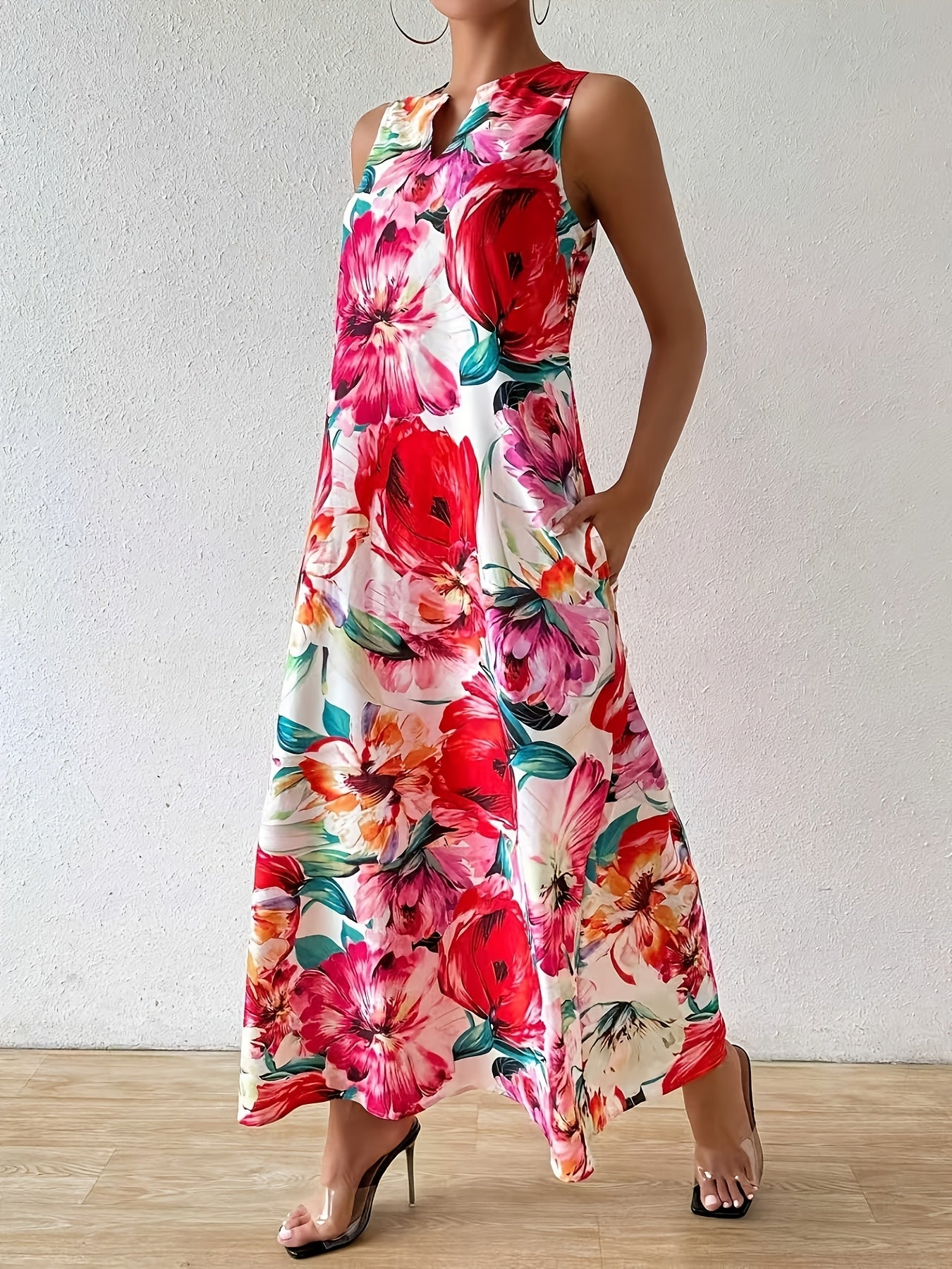 Casual And Fashionable Floral Print Round Neck Dress, Casual Sleeveless Dress with Pockets, Suitable for Casual Vacation Spring And Summer Women's Clothing
