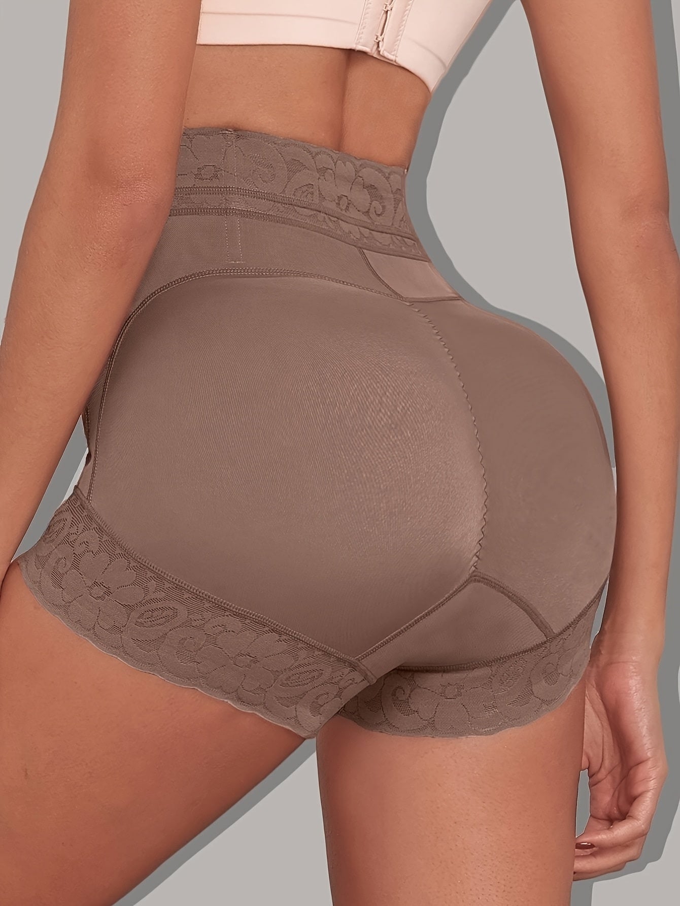 Shapewear Designed to Lift And Shape The Buttocks, Featuring Lace And Non-Slip Gel for a Flattering Silhouette.