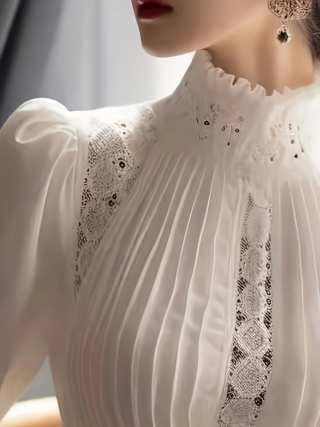 Fashion Women'S Shirt T-shirt Advanced Sense Of Luxury Elegant Fashion White Hollow Puff Sleeves Ruffled Turtleneck Shirt Top Female Design Sense.