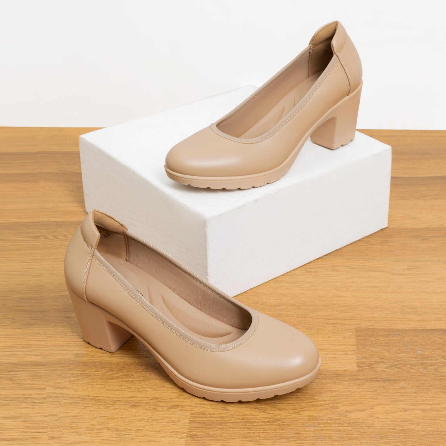 Women's Chunky Closed Toe Low Block Heels Work Pumps Comfortable Round Toe Dress Wedding Shoes One Foot Kick Design Fashionable Bride Bridesmaid Wedding Party Party Holiday Formal Shoes