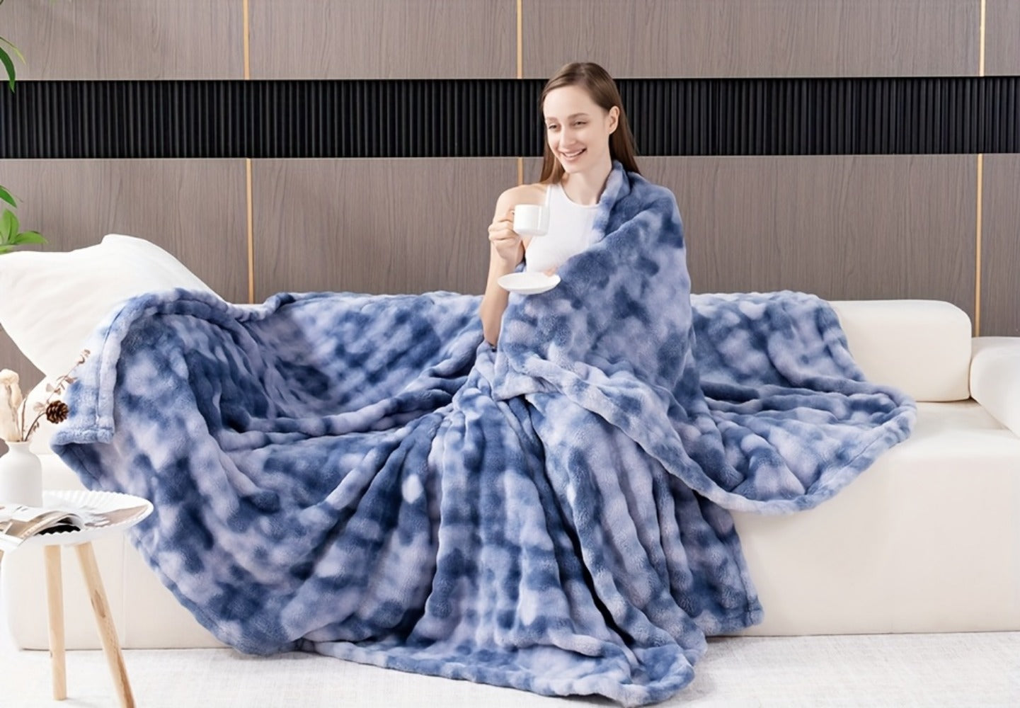 Faux Rabbit Fur Cozy Throw Blanket - Machine-Washable Travel Style