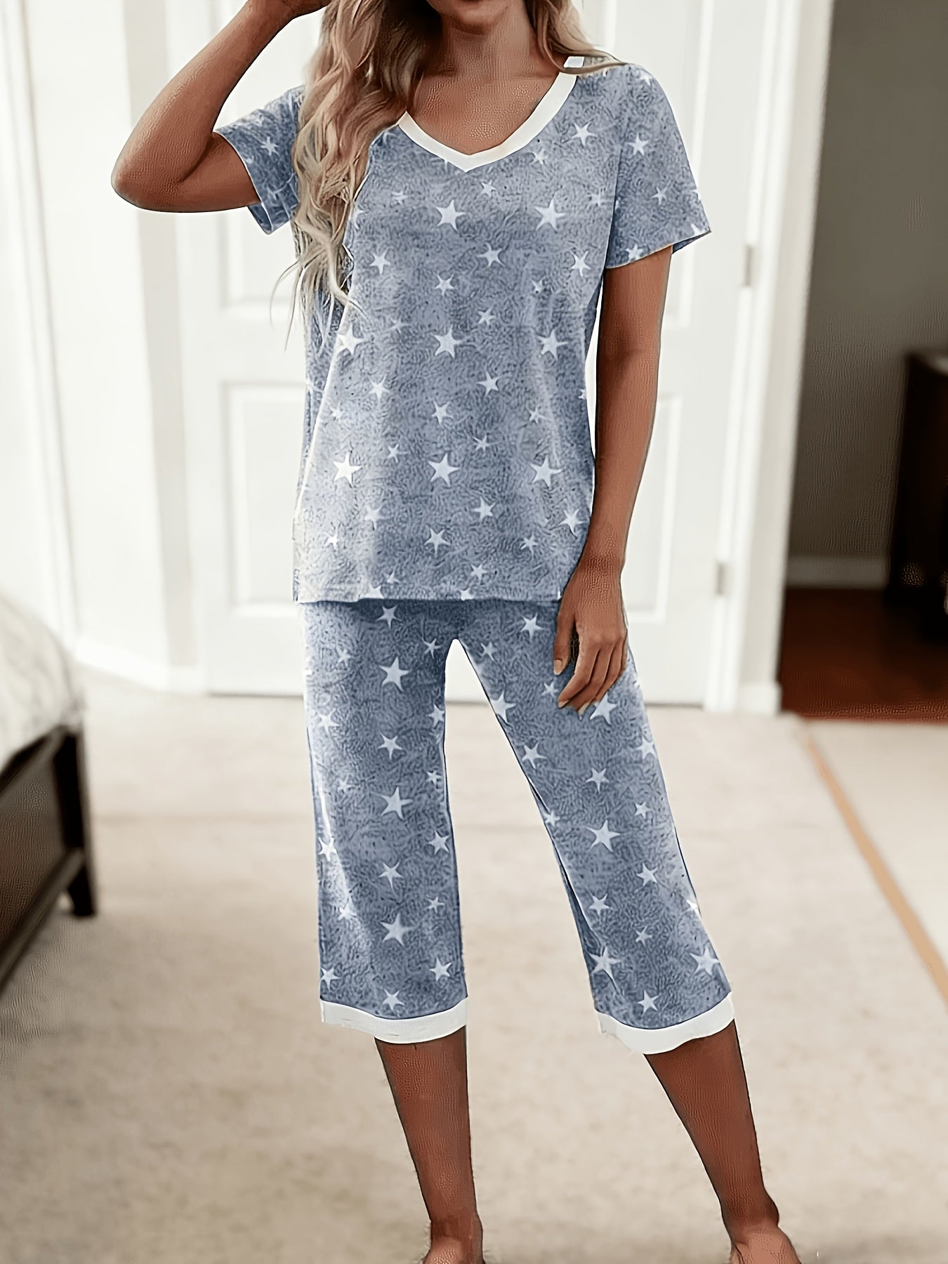 2pcs V-neck Star-print Pajama Set, Made From Soft, Comfortable Fabric with A Color-blocked Star Print Design. Features An American Retro Style. This Women's Pajama And Loungewear Set Is Trendy And Fashionable, A New Seasonal Release And A Must-have