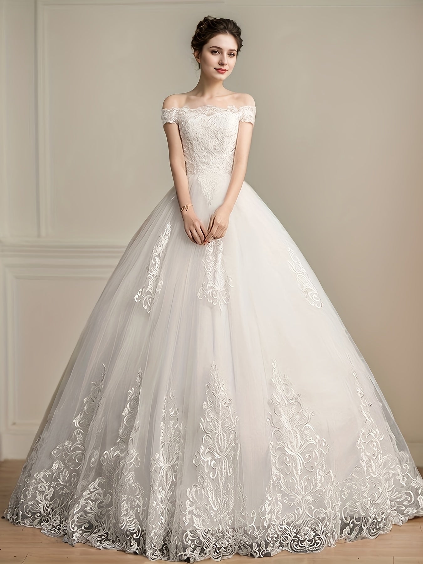 Women's Light Luxury Off-Shoulder Wedding Dress, Elegant Party Wear with Luxurious Lace Embroidery, Graceful and for Wedding Parties