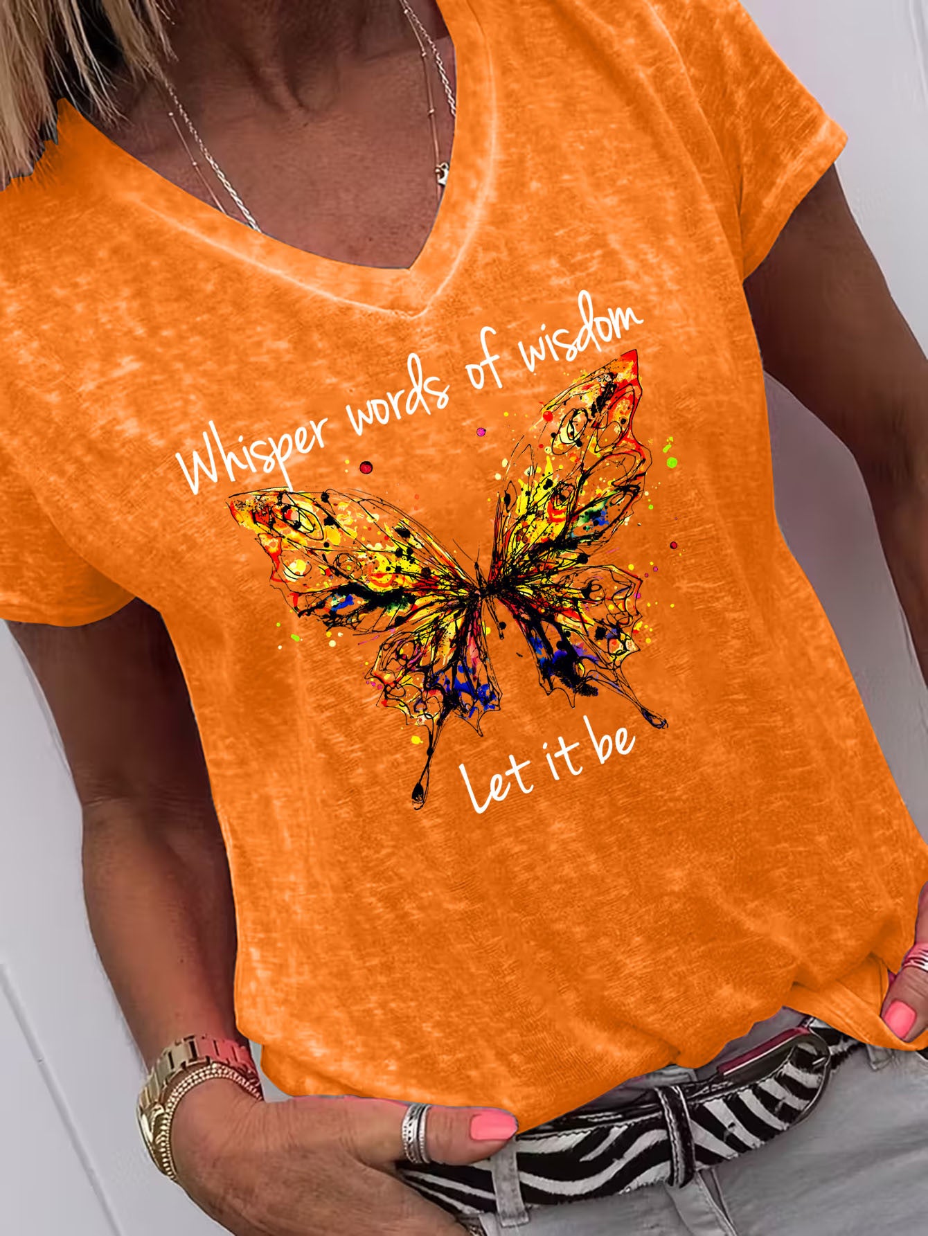 Plus Size, Women's V-Neck Short Sleeve T-Shirt- Soft Casual Style Suitable for All Seasons, Printed with "Whisper of Wisdom" Pattern, Machine Washable Top, Suitable for Daily Wear and Casual Outfits