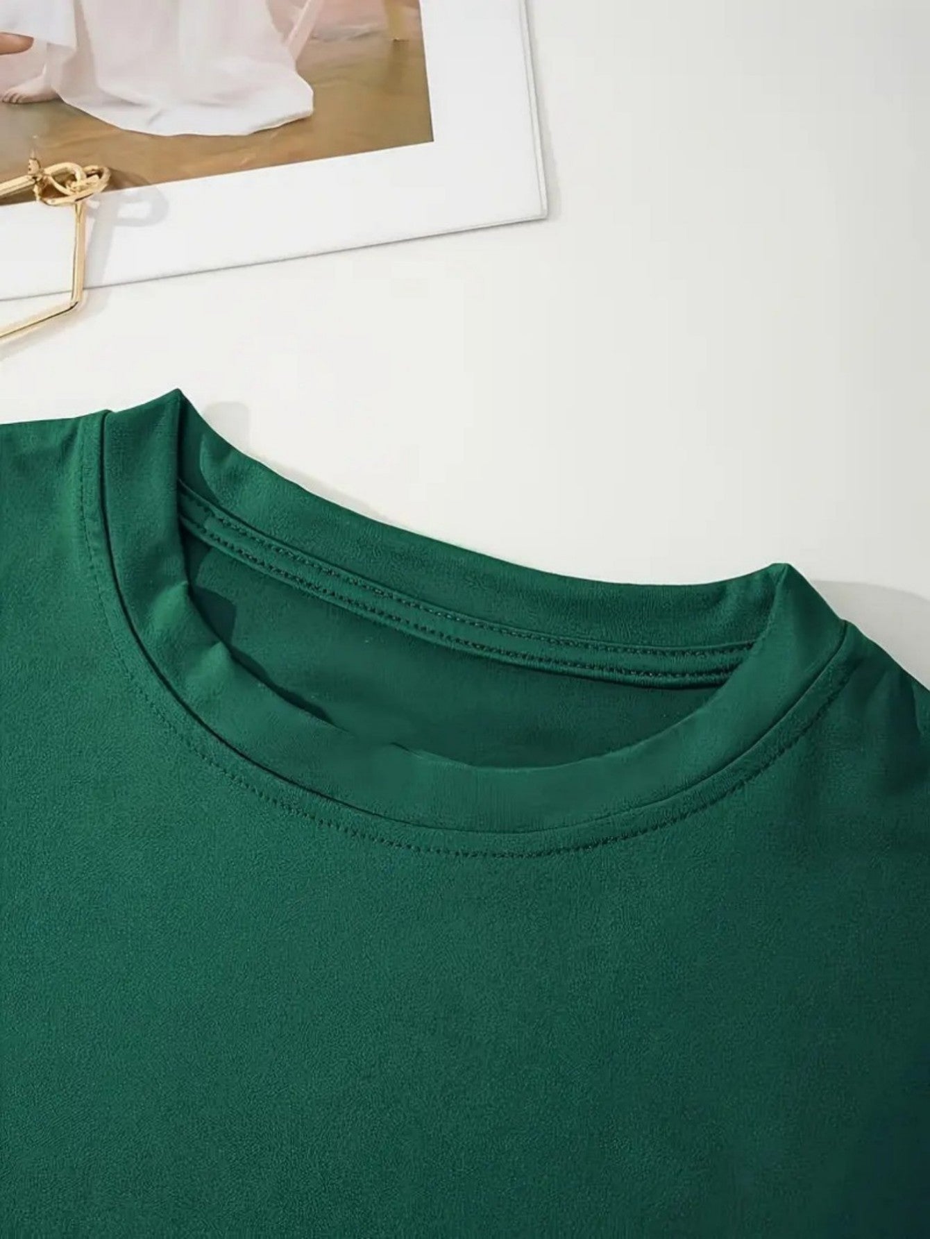 A Single Piece, Delivered Locally, a Stylish And Casual Women'S T-Shirt for Summer Featuring a Trendy Pattern