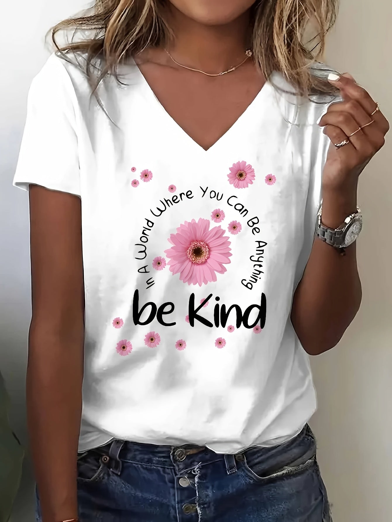 Casual Artistic Printed T-Shirt, Very Suitable for Home Use, Going Out, Or As a Gift|Ideal for Birthday Gifts, Valentine'S Day, Etc. Women'S V-Neck Short Sleeve Top with Flowers And "Be Kind" Text Combination, Conveying Positive Energy
