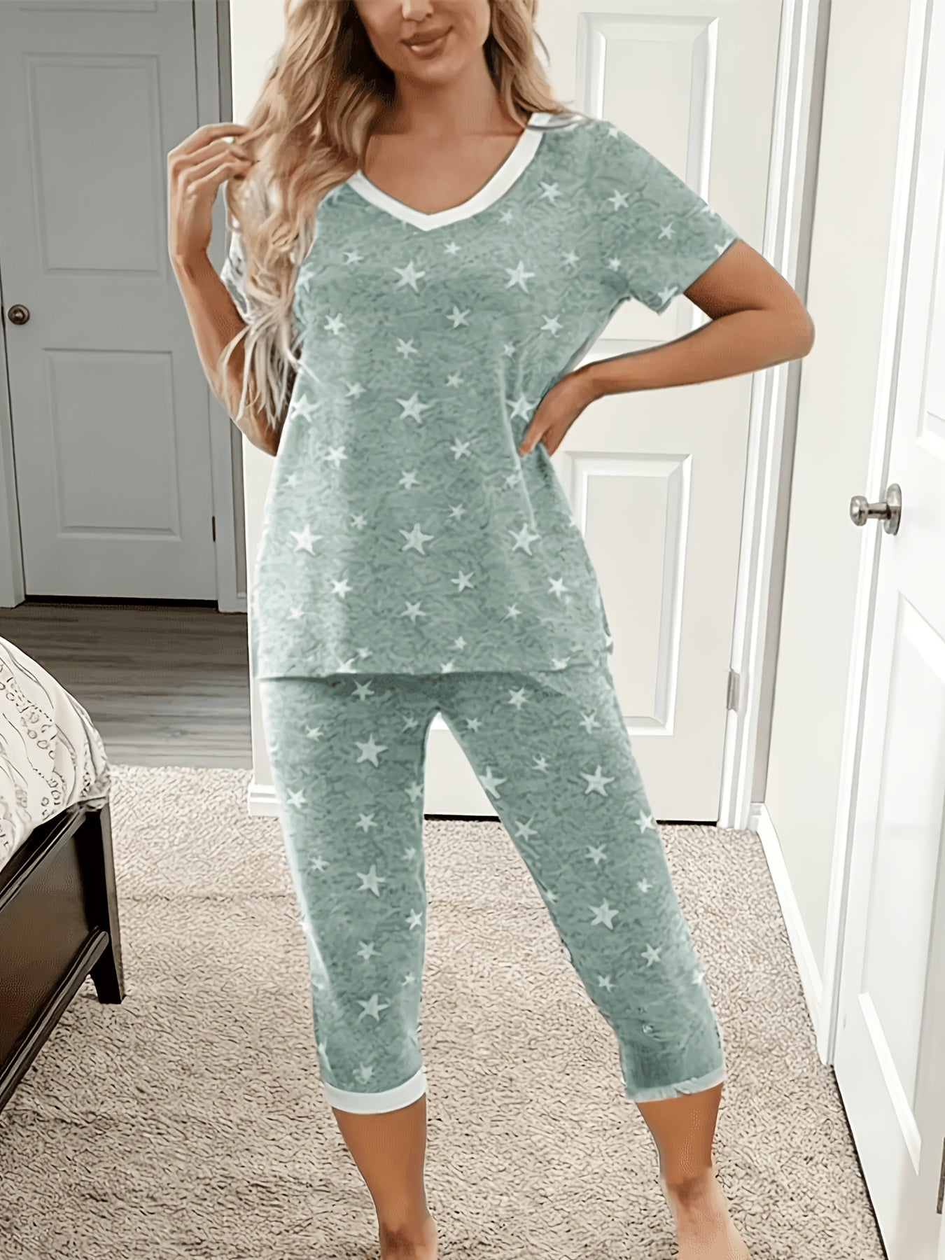 2pcs V-neck Star-print Pajama Set, Made From Soft, Comfortable Fabric with A Color-blocked Star Print Design. Features An American Retro Style. This Women's Pajama And Loungewear Set Is Trendy And Fashionable, A New Seasonal Release And A Must-have