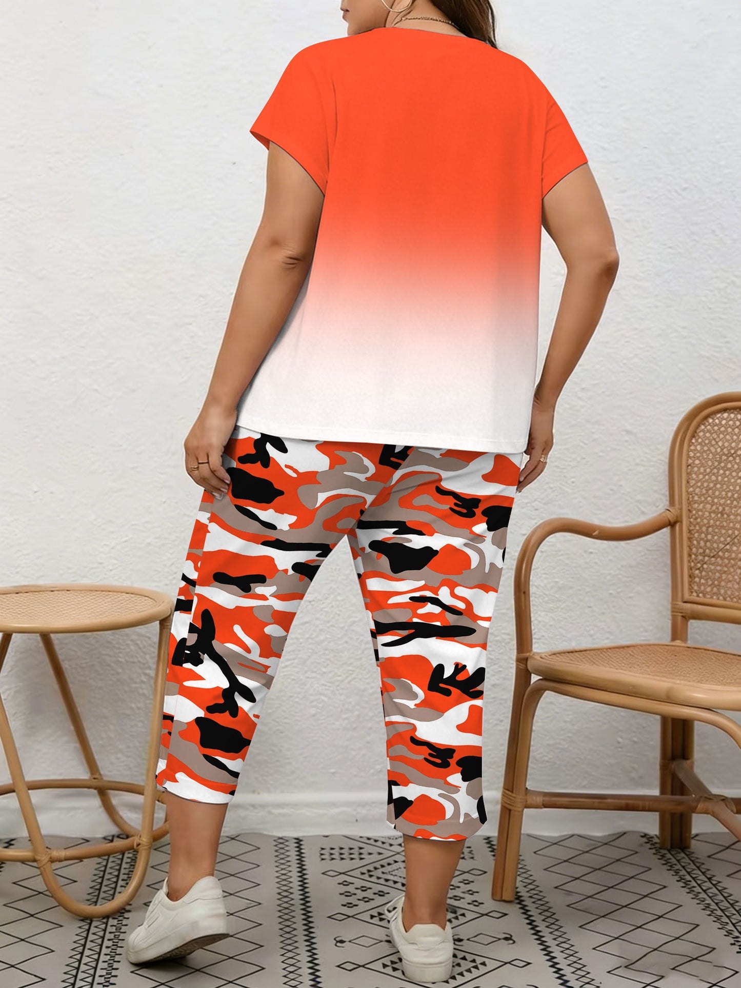 Plus Size, Spring/Summer Plus Size Women's 2pcs Set, Gradient Print And Queen Print, Round Neck Top with Capri Pants, Suitable for Home, Leis And Outings