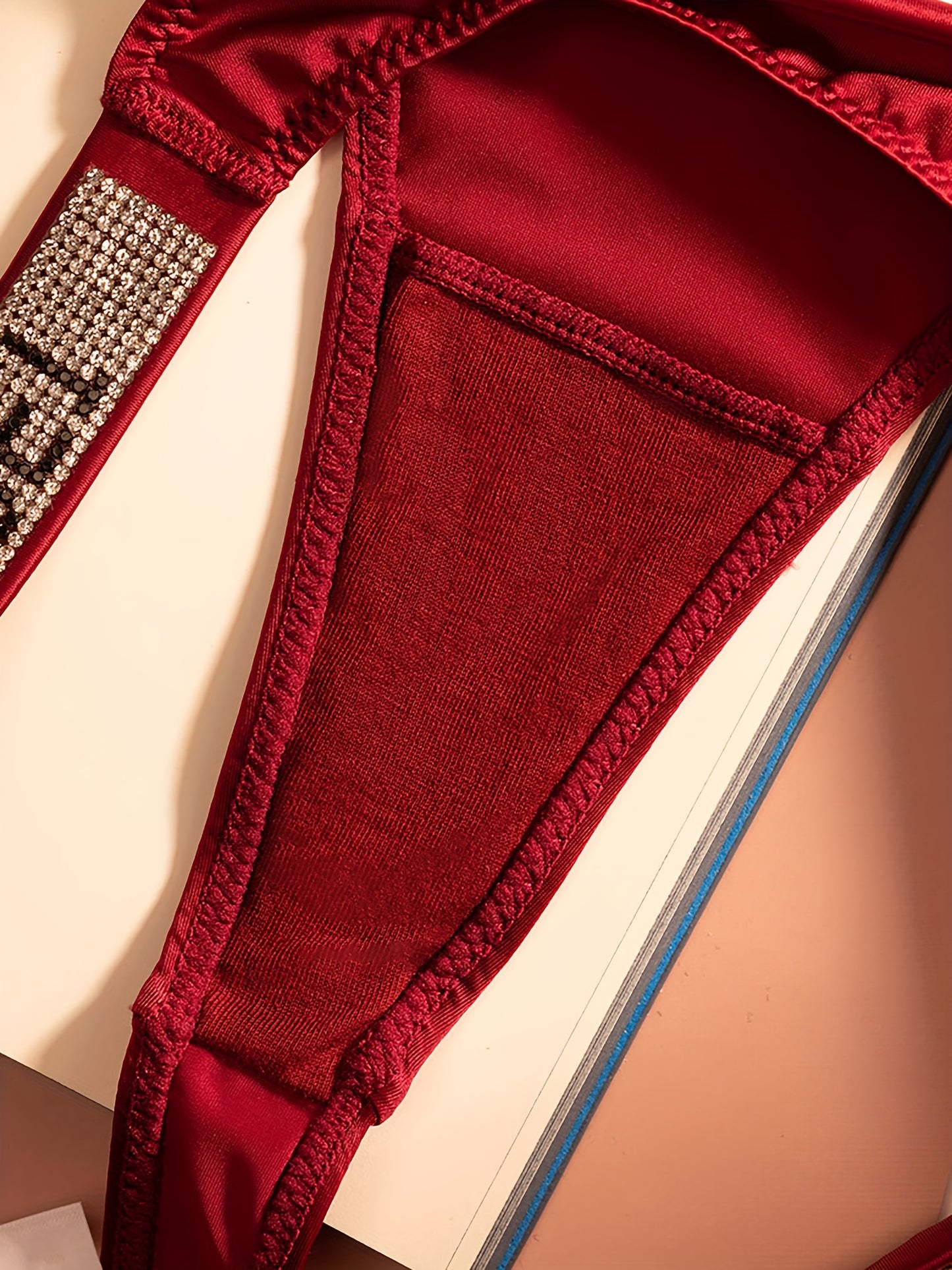 5pcs of Alluring Thongs for Women, Adorned with Rhinestones, Featuring a Low-Rise Design. These Soft And Breathable Panties Offer Comfort And Good Elasticity, Making Them Ideal for Everyday Wear, Sports