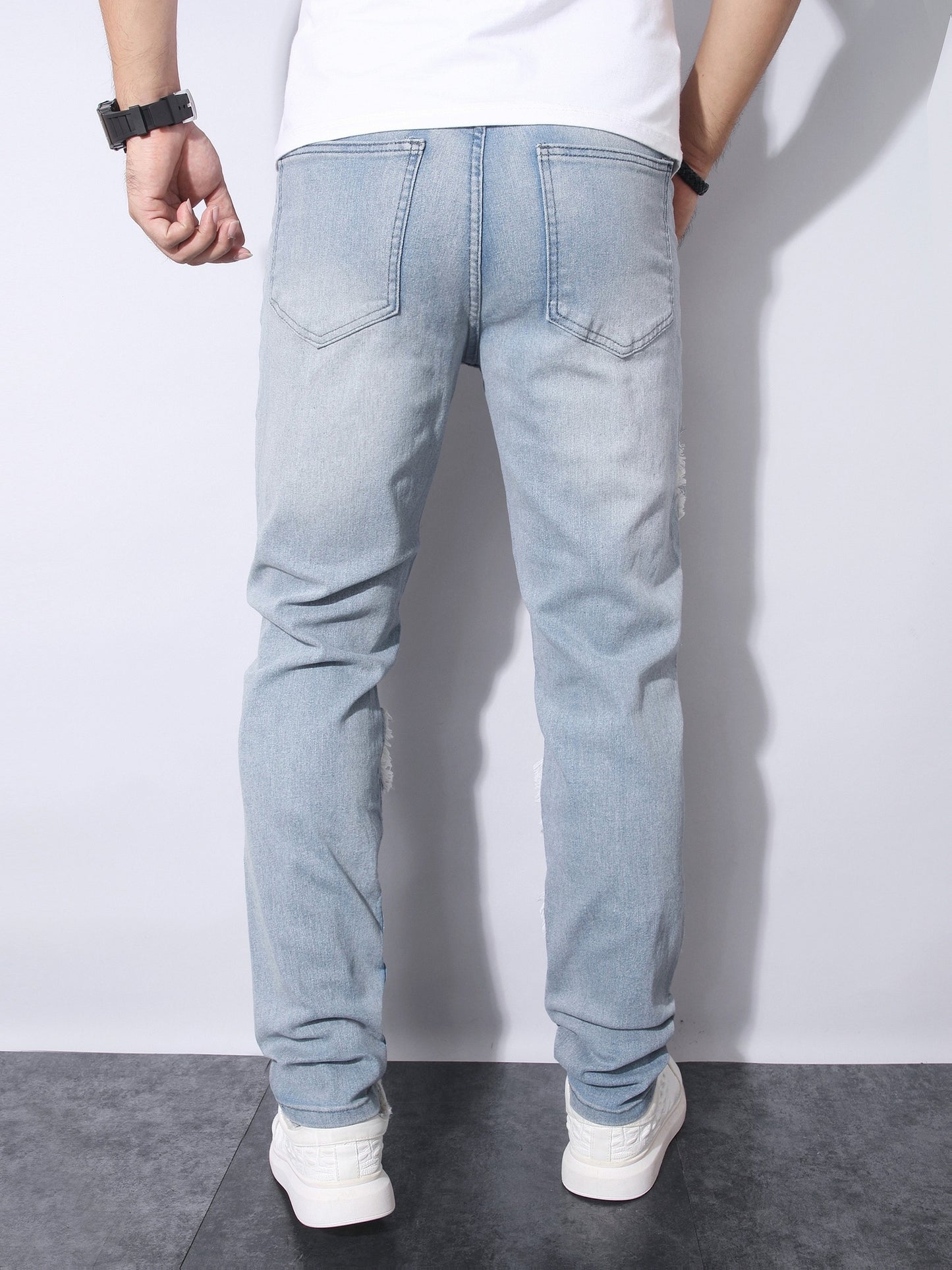 Men's Stretch Denim Jeans with Rips, Vintage Patches, And Casual Style, Suitable for All Seasons And Versatile for Outings And Fashion.
