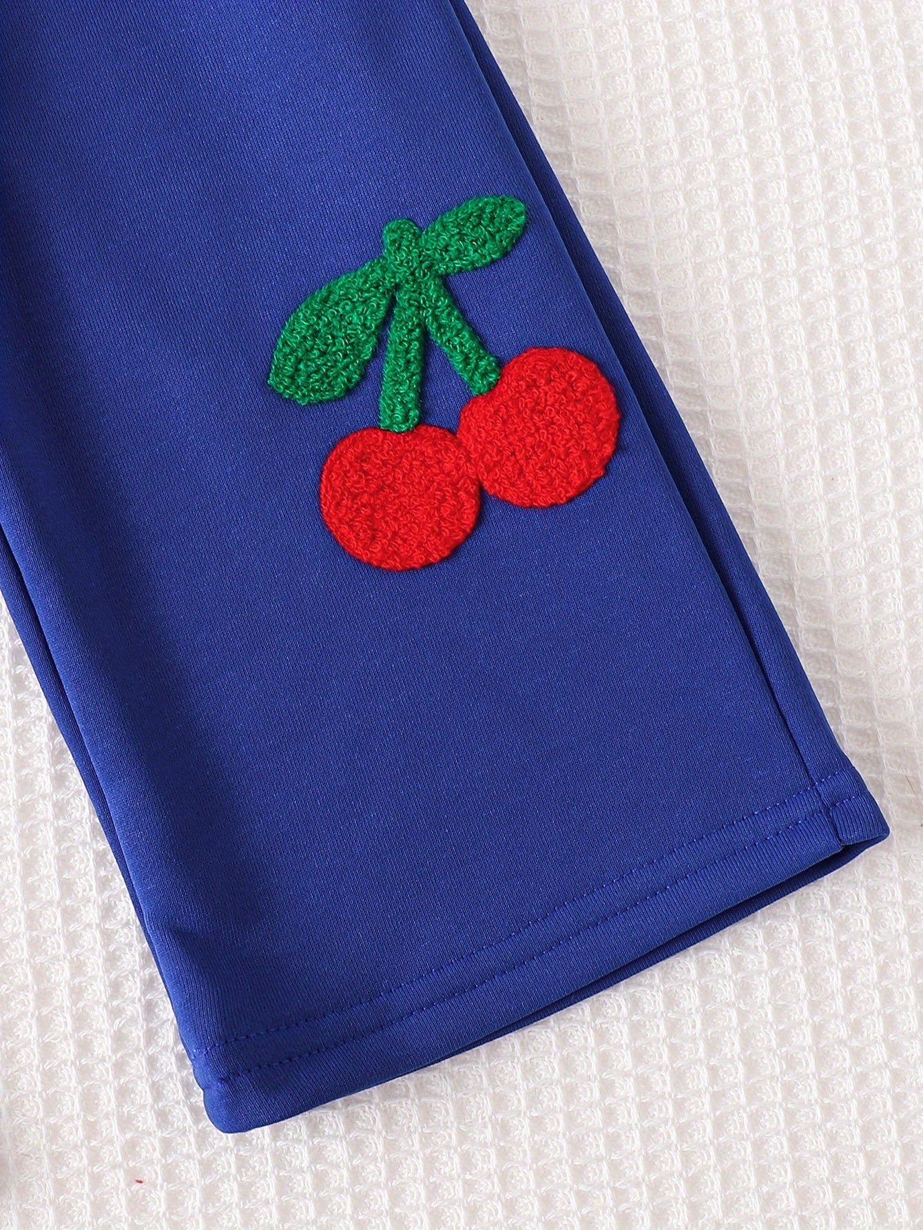 2pcs Girls' Set Including A Top and Pants in Klein Blue with Cherry Pattern, Suitable for Spring and Autumn, Perfect for Outdoor