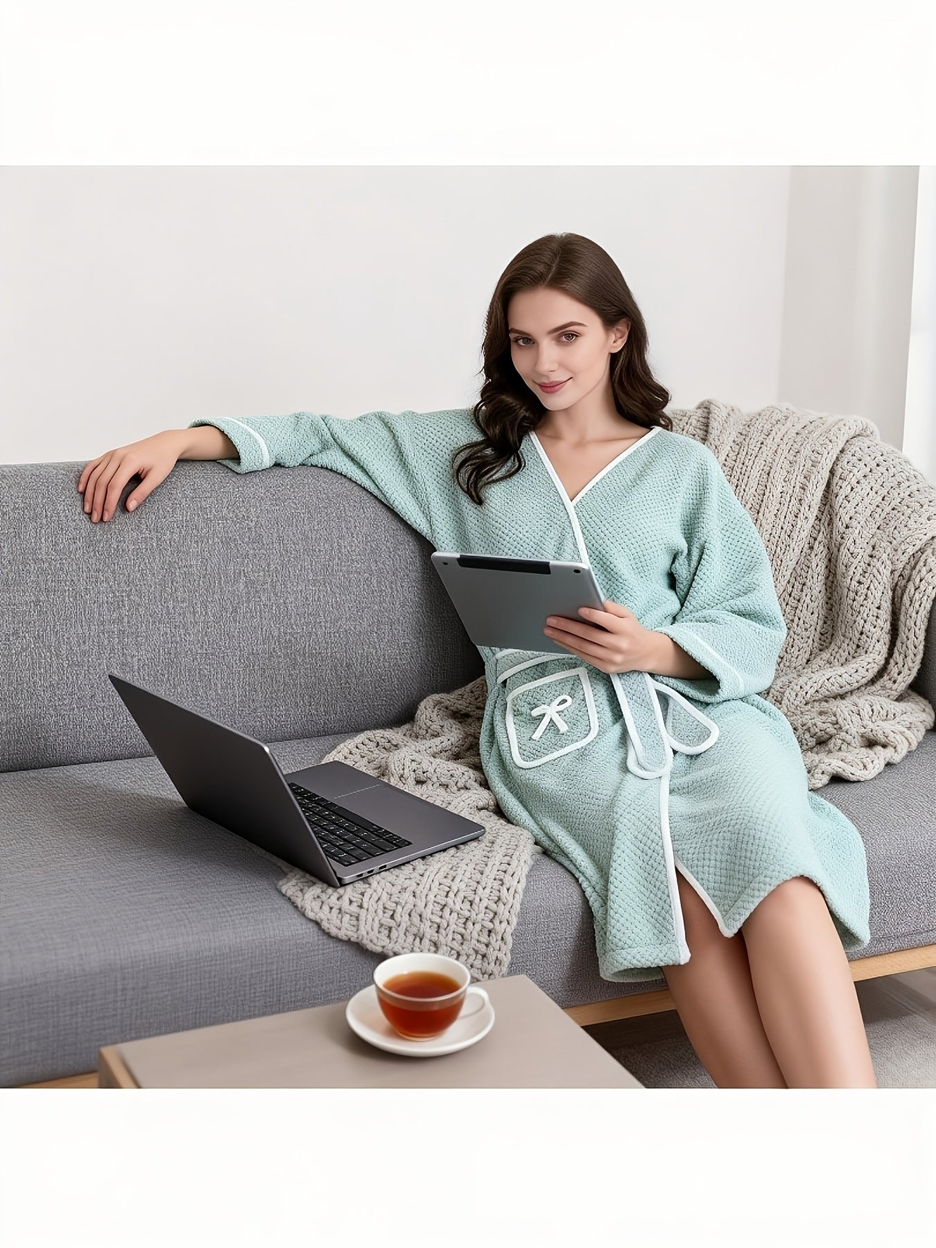 1 Women's super soft absorbent long-sleeved bathrobe - quick-drying, cartoon pineapple plaid design with straps, perfect for home comfort