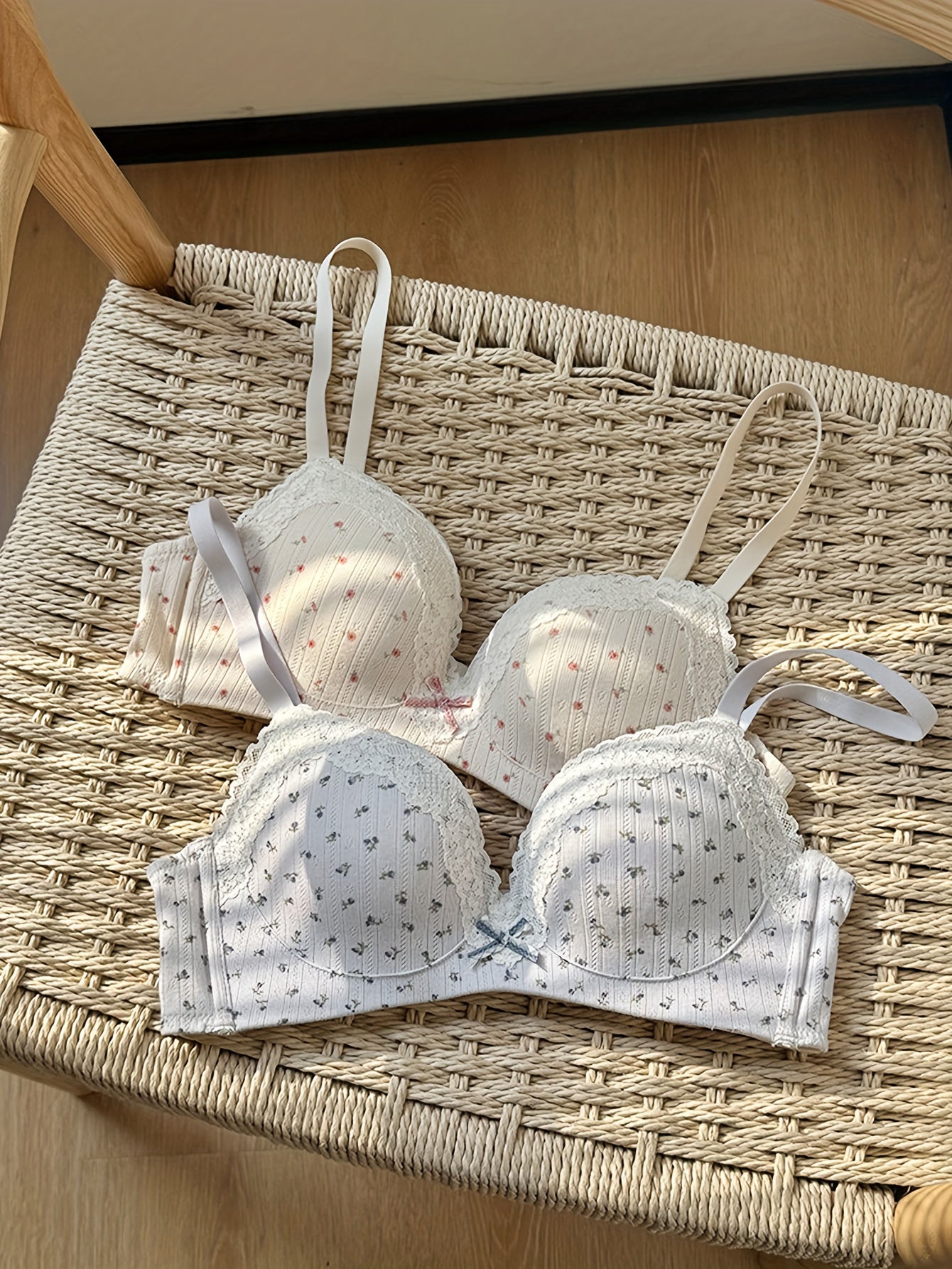 4pcs Small Chest Fresh Floral No Steel Hoop Comfortable Bra Set - Made of Soft and Skin Friendly Fabric, Not Pricking, Suitable for Daily Life and Home Essentials, Underwear, Gentle Style Underwear
