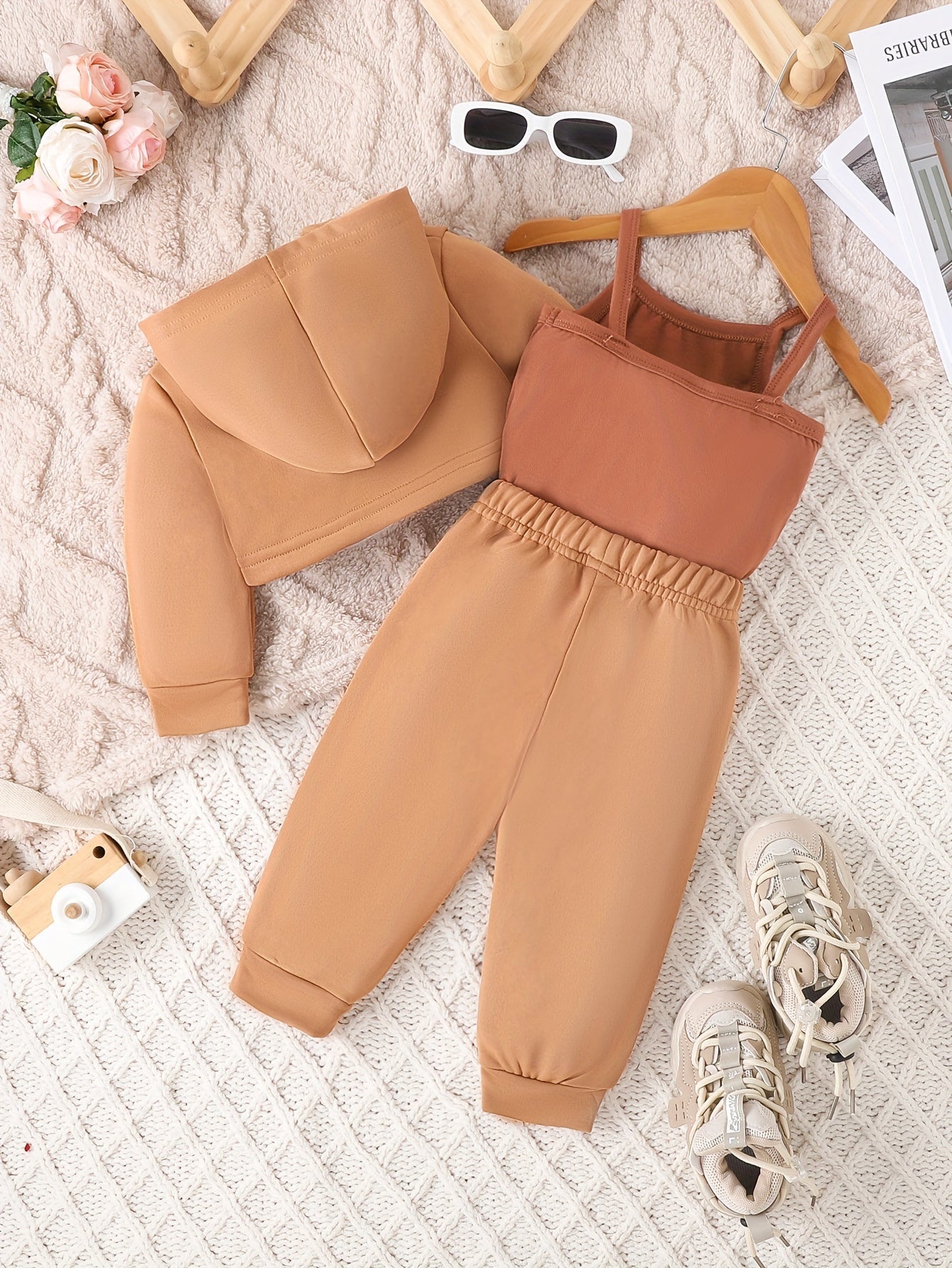 3pcs Baby's Trendy "Daddy's Mini" Print Cropped Hoodie + Cami Top + Casual Pants, Toddler & Infant Girl's Clothing Outdoor Set for Fall Winter, Outdoor Cloth, Perfect for Outdoor