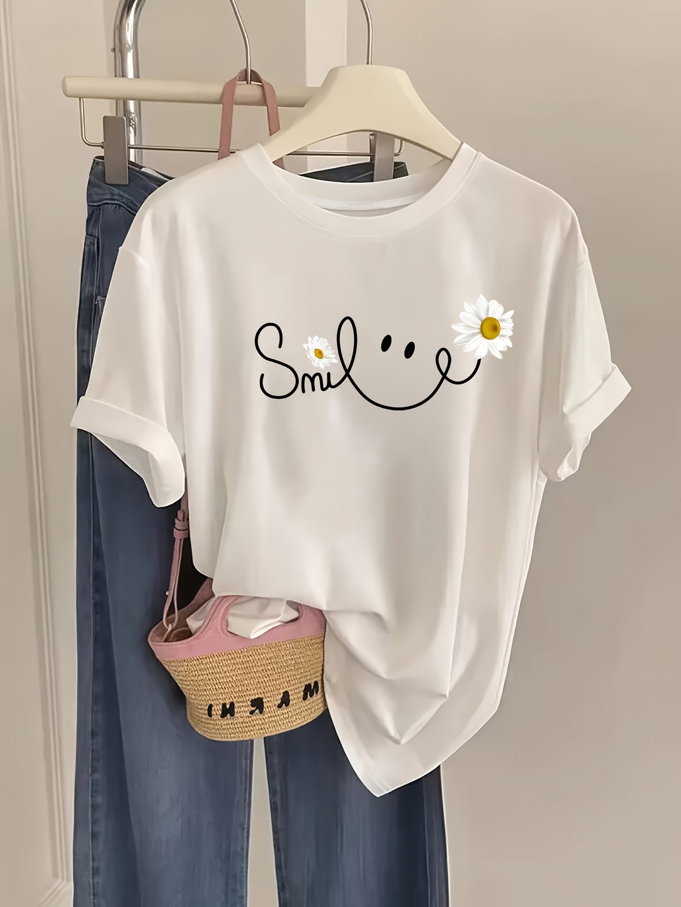Plus Size Women's Light Blue Smiling Daisy & Smile Letter Print T-Shirt - Soft Breathable Short Sleeve Round Neck Top, Casual Spring Summer Blouse with White Daisies & joyful Face Design, Machine Washable Casual Attire for Parties & Picnic