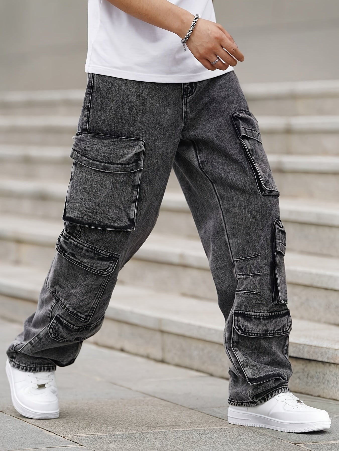 Men'S Cargo Pants Featuring Various Pockets - Made from a, Suitable for Casual Wear Throughout The Year
