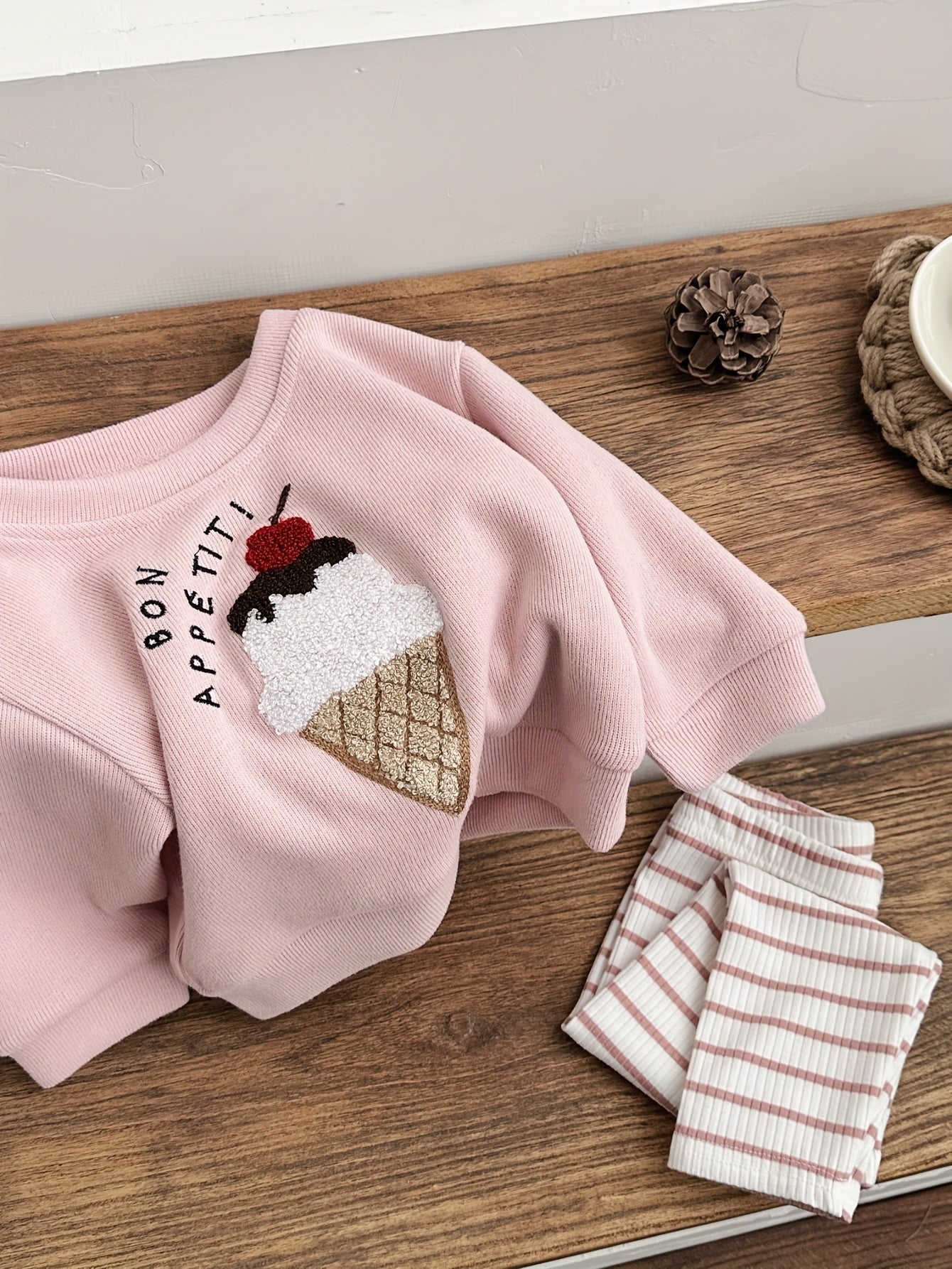 Two-Piece Spring/Autumn Baby Outfit - Cute Ice Cream Patchwork Round Neck Pink Sweatshirt + Pink And White Striped Casual Pants Sweetheart Youngsters Set, Long Sleeve And Trousers, No Additions Included, for Outdoor