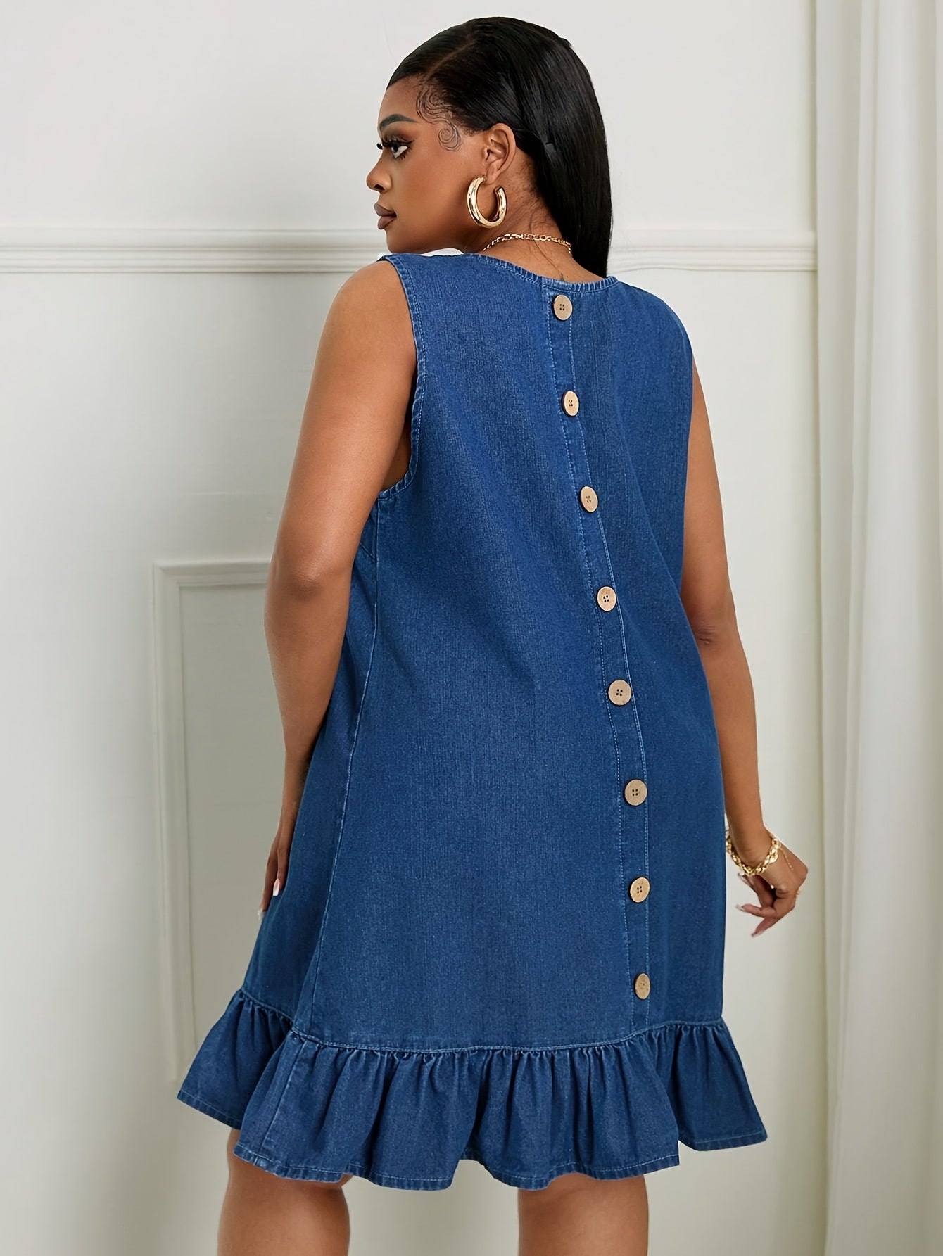 Casual Denim Dress with a Ruffled Hem And Back Buttons, Designed for Plus Sizes, Perfect for Autumn