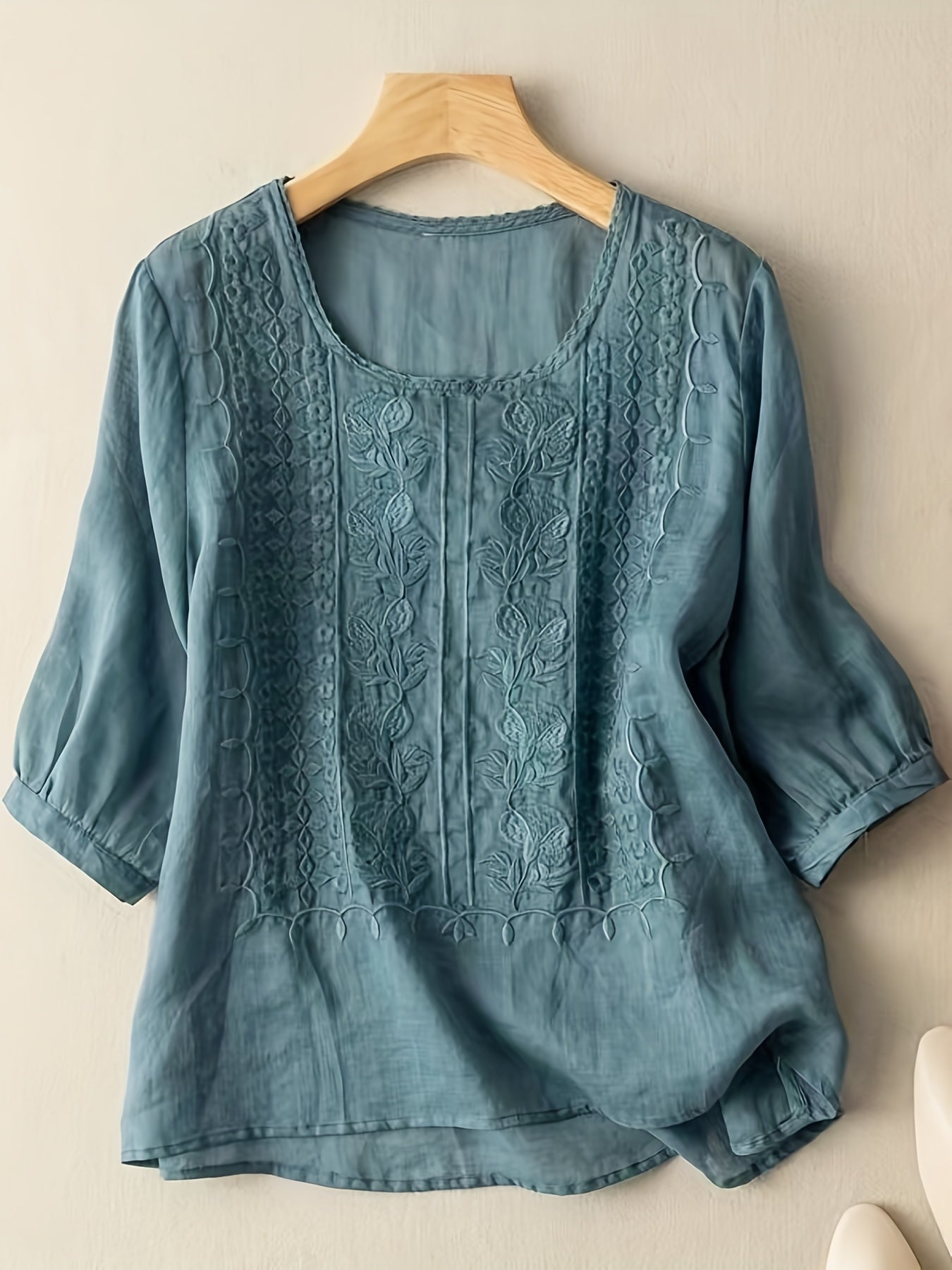 Women'S Embroidered T-Shirt in Various Colors and Sizes