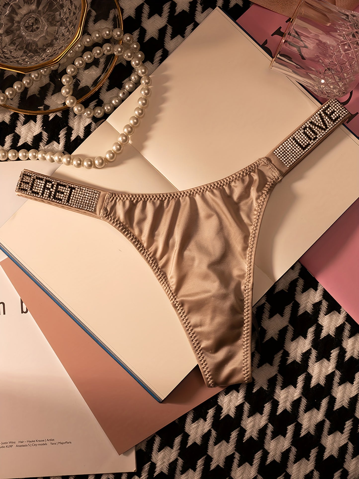 5pcs of Alluring Thongs for Women, Adorned with Rhinestones, Featuring a Low-Rise Design. These Soft And Breathable Panties Offer Comfort And Good Elasticity, Making Them Ideal for Everyday Wear, Sports