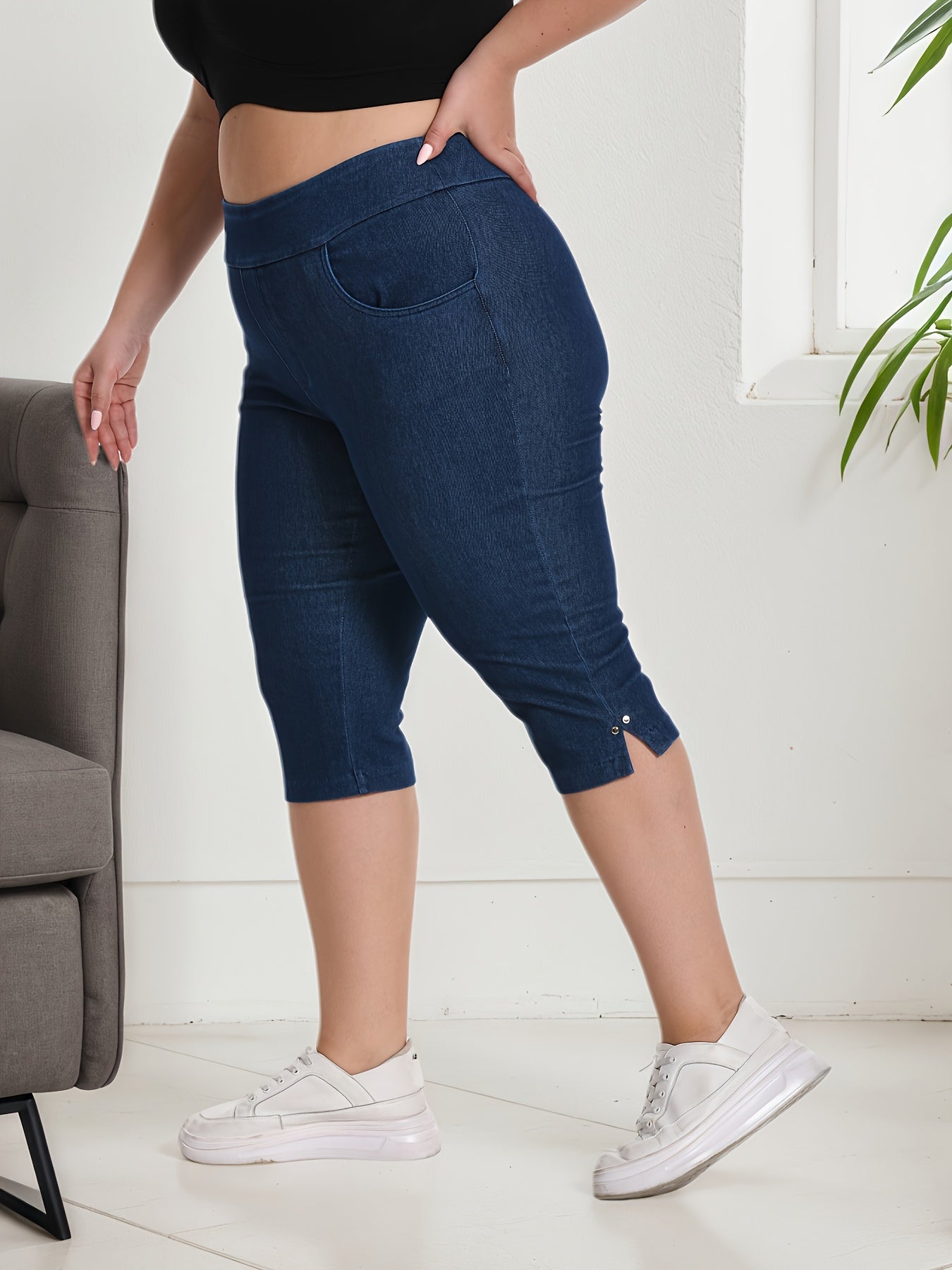 Women's Soft Elastic Waist Pull-On Capri Pants, Lightweight Breathable Trousers for Casual And Rivet Detail On Leg Open And Slit