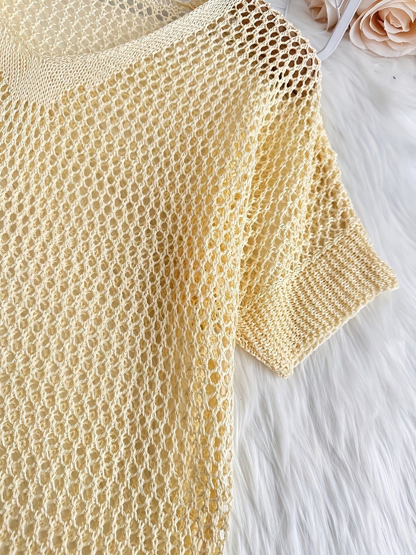 A Stylish Loose-Fitting Top with a Solid Color, V-Neck, And Hollow Design, Featuring Short Sleeves And New.