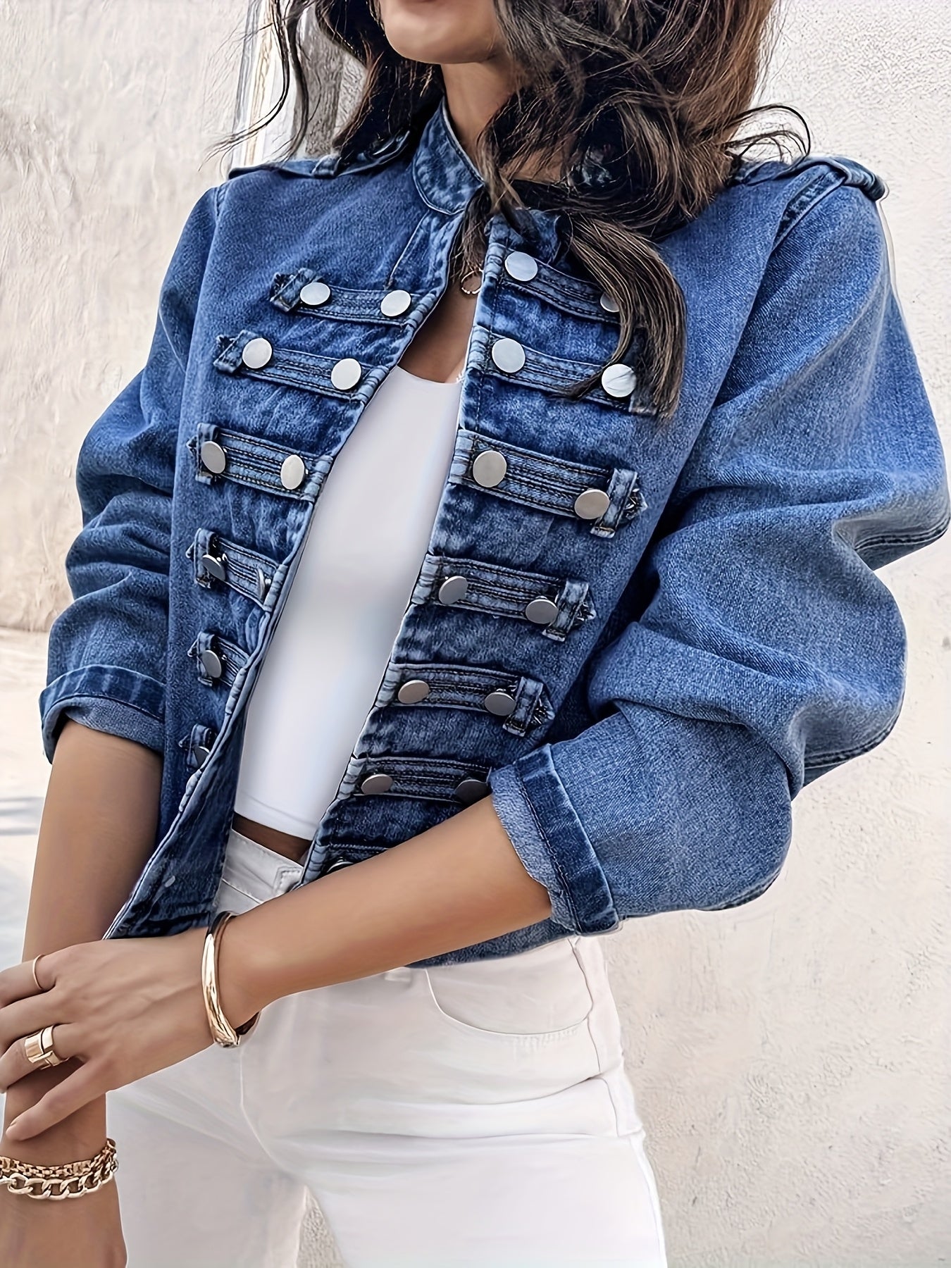 Women'S Fashion Stand-Collar Short Denim Jacket, Featuring Double-Breasted And Open Placket Design. This Classic Washed Blue Casual Denim Coat Is Suitable for Spring And Autumn Seasons As Well As Various Occasions