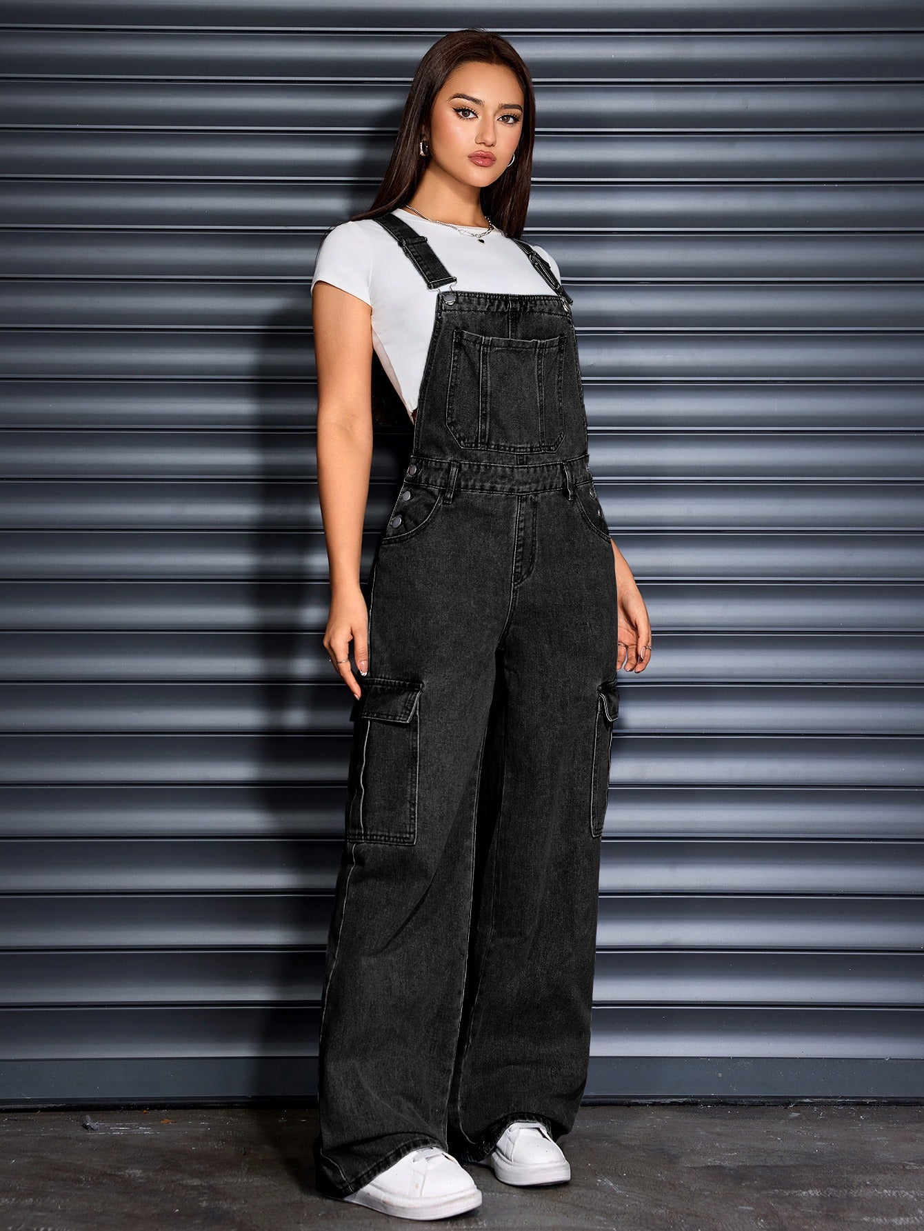 Women'S Denim Wide-Leg Cargo Jumpsuit with a Loose Fit, Baggy Design, And Adjustable Straps