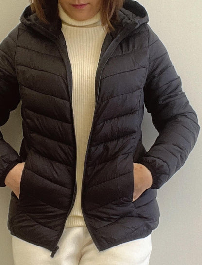 Women's lightweight and warm zipper double pocket hood, casual and fashionable long sleeved autumn and winter coat.