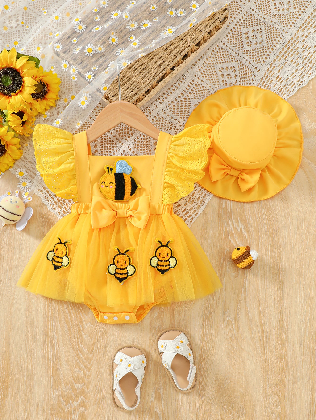 Baby Girl Summer Yellow Bee Jumpsuit Set: Sleeveless Patchwork Chiffon Jumpsuit And Matching Sun Hat, Suitable for Outdoor Outings (0-18 Months)