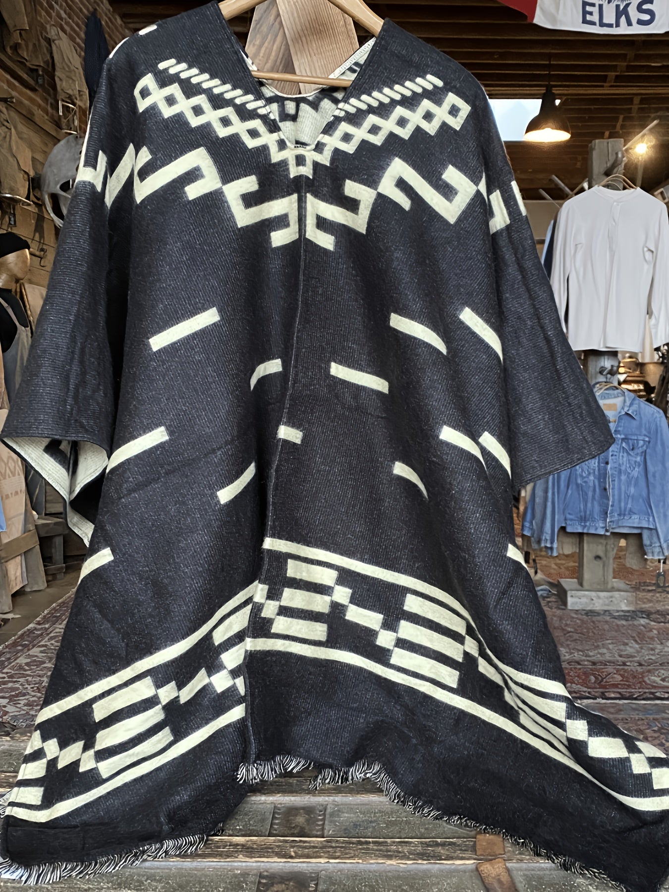 Men's Western Bandit Cape Coat with Tribal Print, Warm V-Neck Poncho with Tassel Trim for Outdoor Adventures, Fall and Winter Casual Wear (Brown/ White)