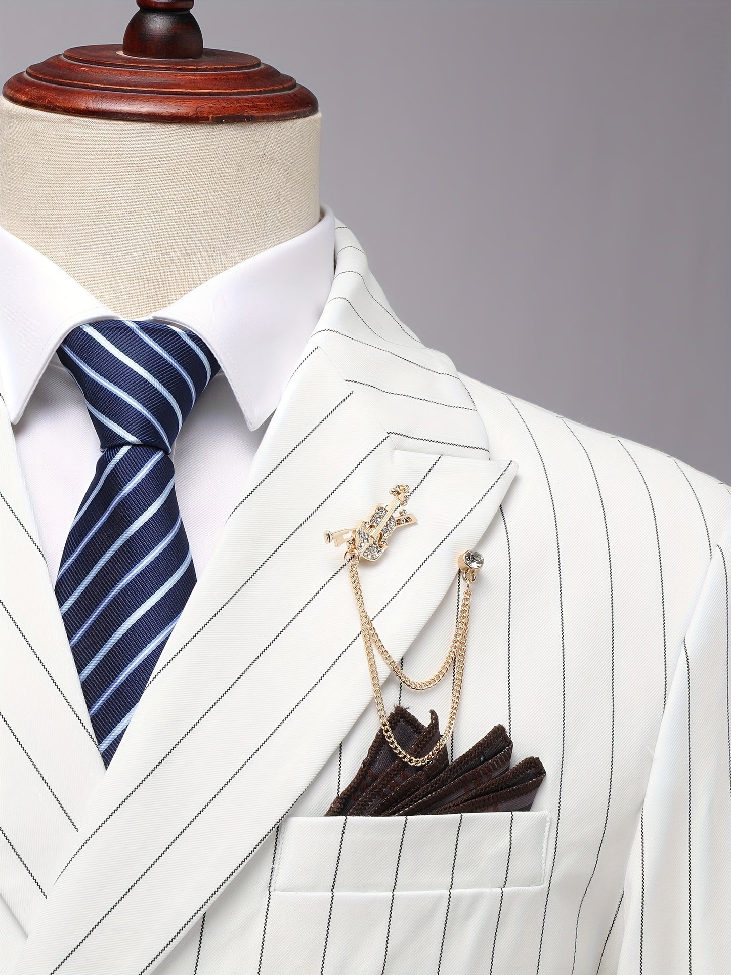 Latest Men's Suit Striped Double-Breasted Suit Spring/ Summer/ Autumn Thin Two-Piece Set with Frill Collar Striped Style Four Buttons Suit Business And Casual Dress Collar Necklace Decoration Slimming Dress Casual Suit White Suit