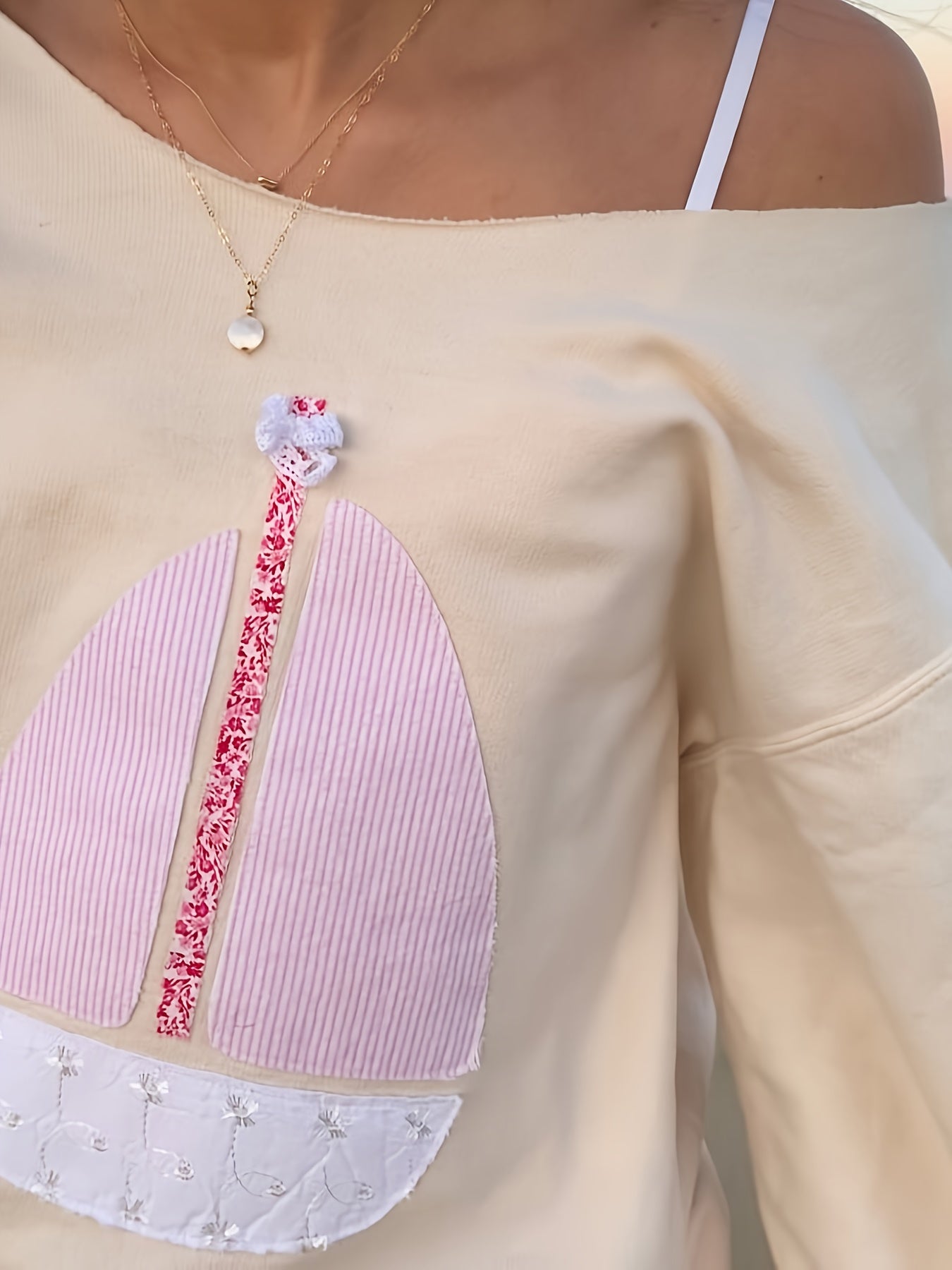 Off-shoulder Geometric Patch Appliqué Long-sleeve Sweatshirt, with a Three-dimensional Sailboat Pattern, Single-shoulder Pullover, New Spring/summer Style, Women's Clothing