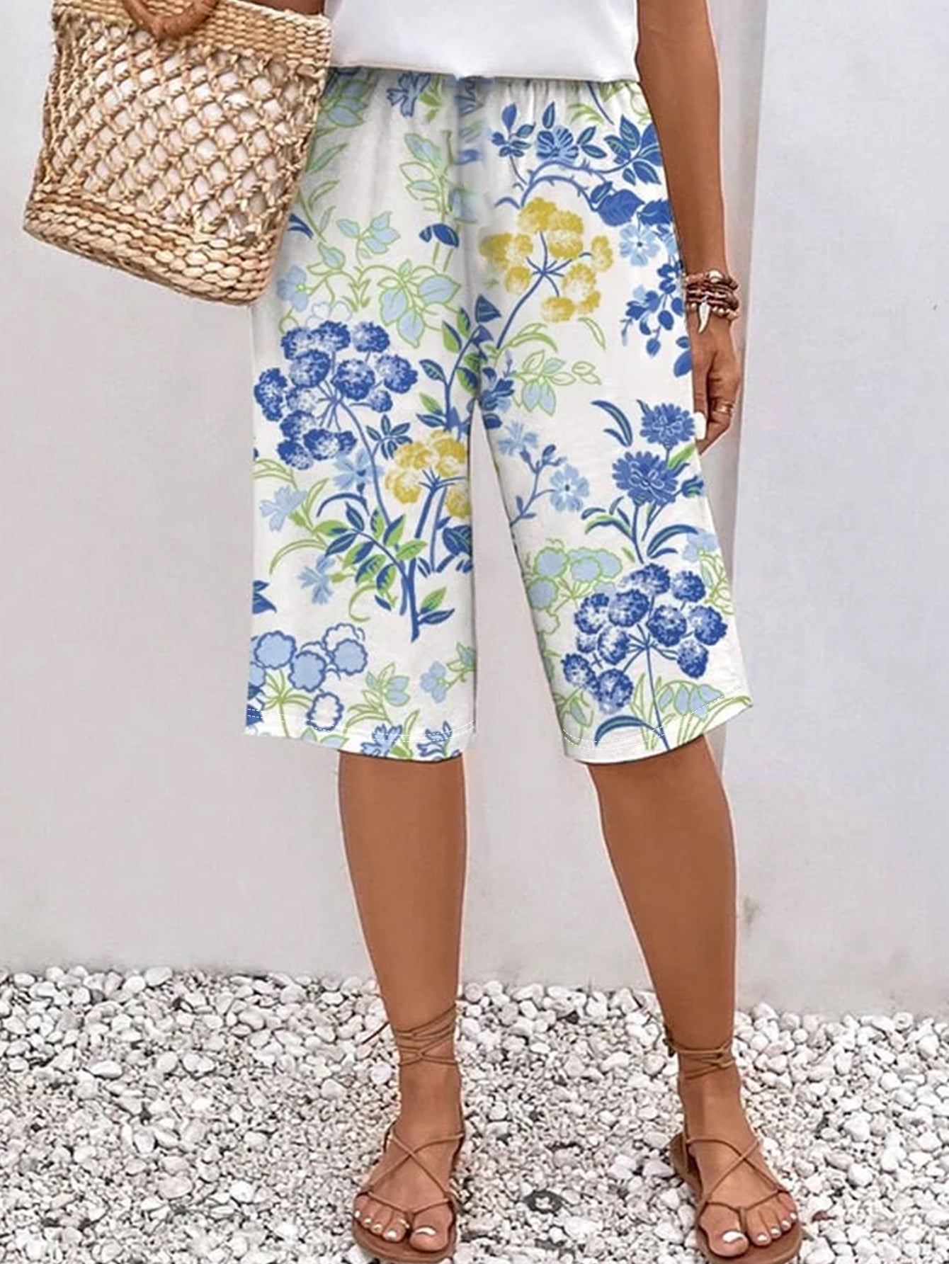 Spring And Summer Romantic Vacation Style Beautiful Floral Print Wide-leg Shorts for Women, Loose And Comfortable Draping Cool Shorts