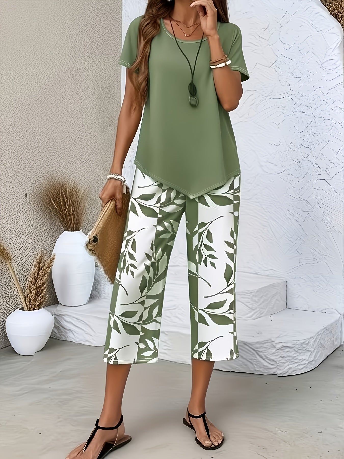 [2pcs Set] Plus Size, Spring/Summer Women's Casual Plus-Size 2pcs Set: Light Blue Short-Sleeve Crew Neck Top with Blue and White Leaf Print, Cropped Wide-Leg Pants. Loose, Comfortable, Versatile Outfit for Daily Outings, Home, and Commuting